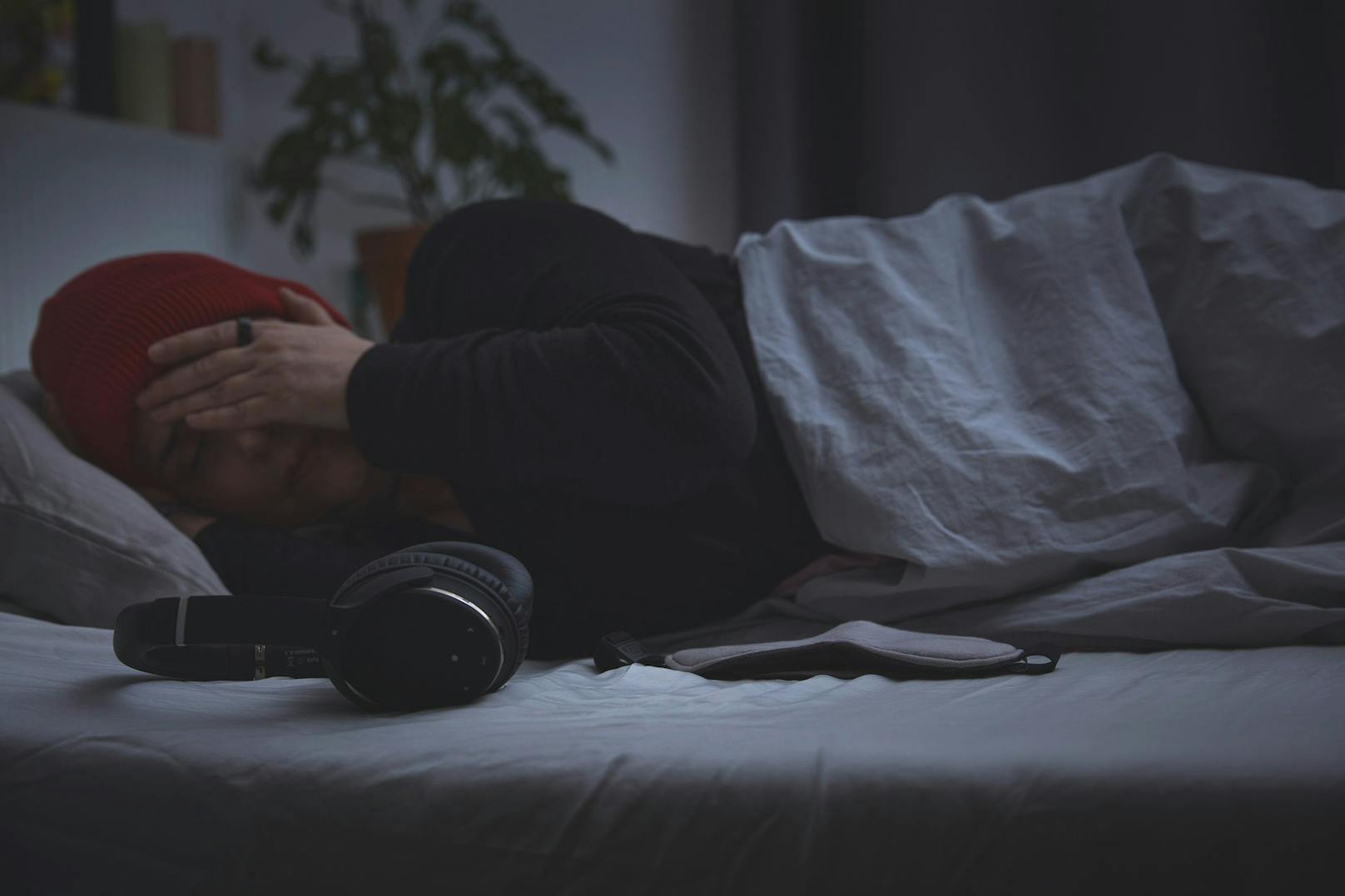 25 Prozent der Betroffenen des Chronischen Fatigue-Syndroms sind ans Bett gefesselt – zu sehr stören Lärm und Licht.