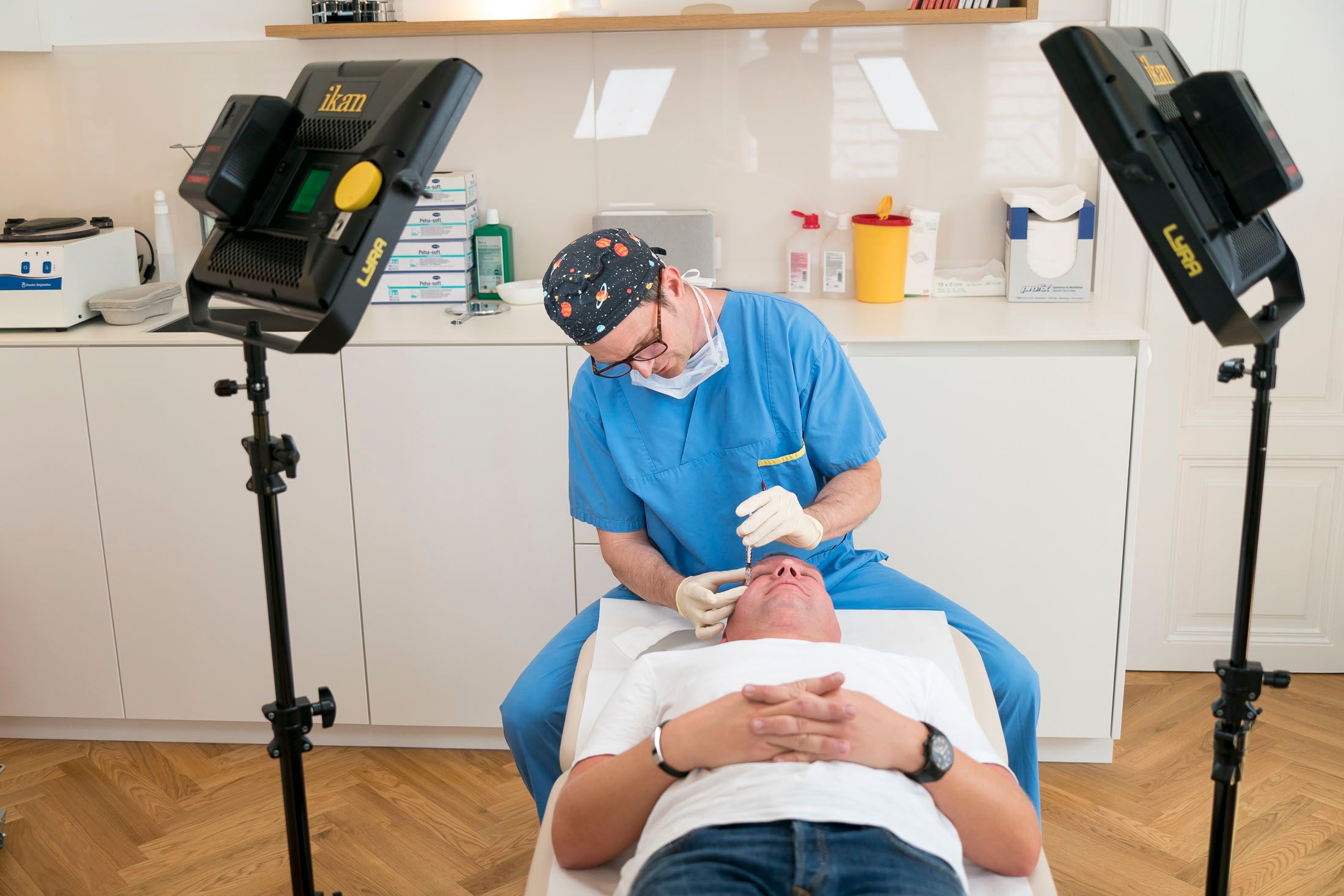 Pro Wochen kommen inzwischen rund fünf Männer in seine Praxis, die Mehrheit sind noch immer Frauen. Der Männeranteil ist aber seit 2005 von fünf auf circa zwölf Prozent gestiegen, so Harald Beck (47)