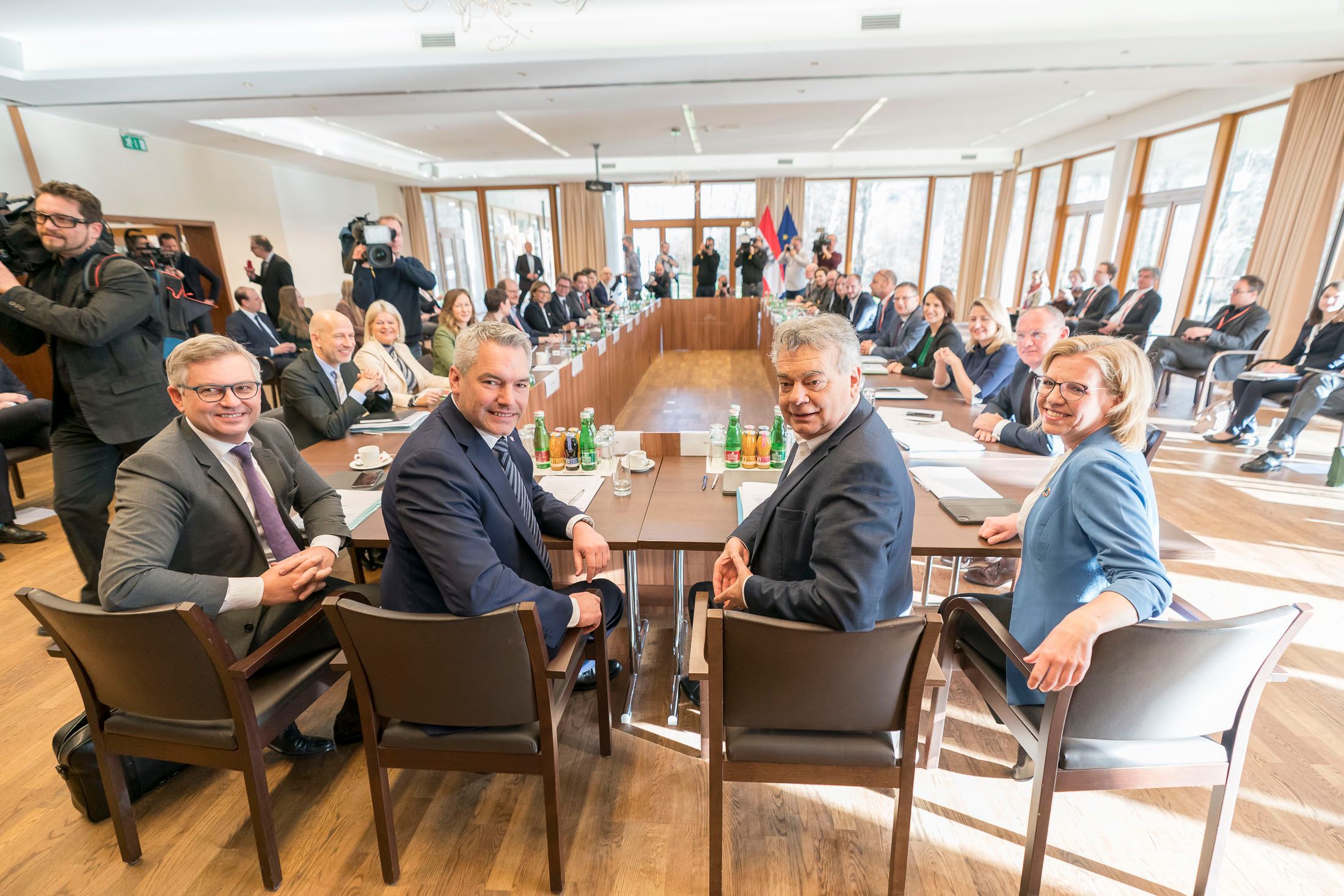 Eine Regierungsklausur Anfang Jänner 2023 – Österreich steht bei der EU erneut in der Kritik. 