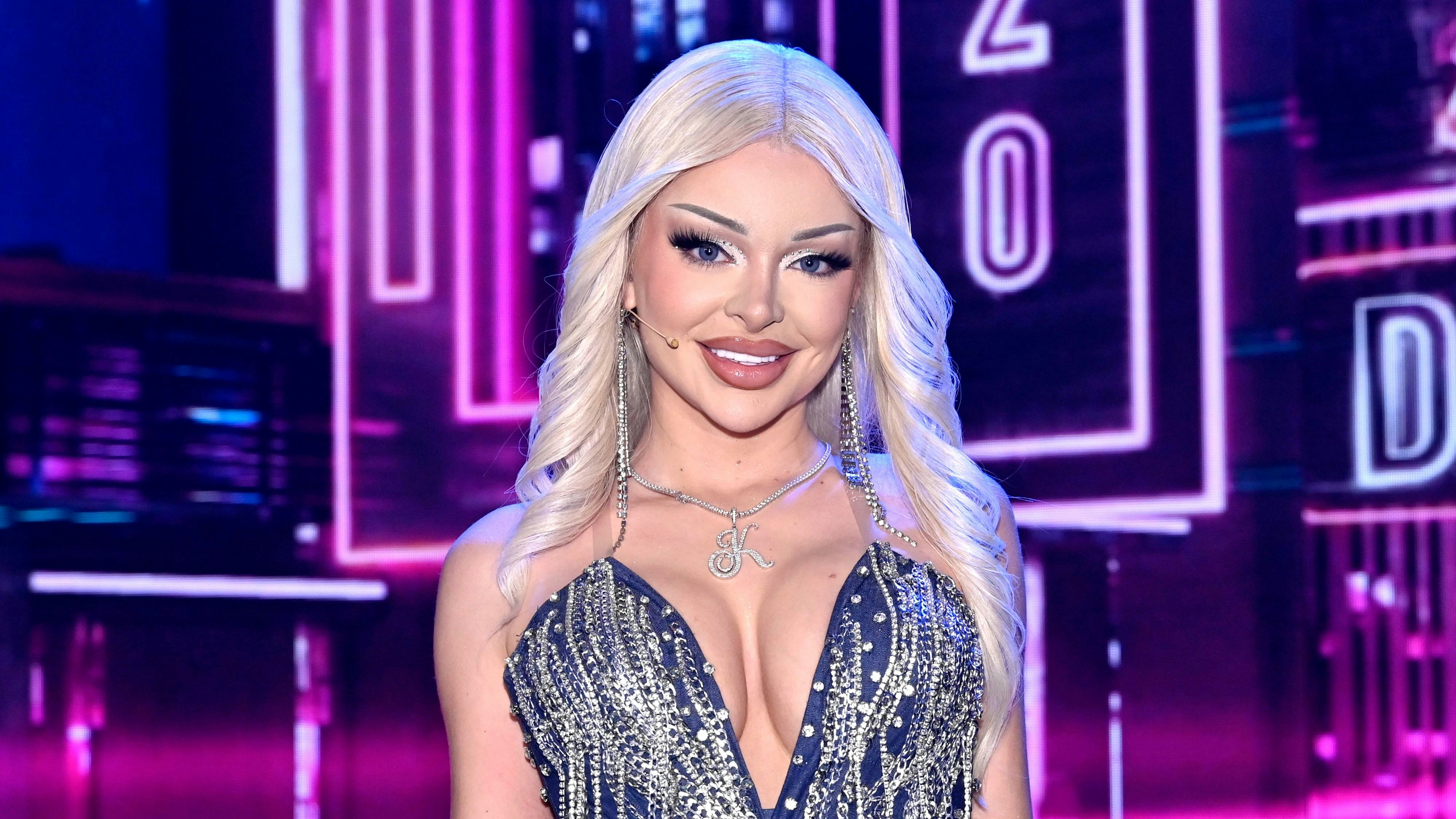 Download von www.picturedesk.com am 25.05.2023 (18:11).  ACT action_41716981 -- Katja Krasavice in der zweiten Live-Show der 20. Staffel der RTL-Castingshow 'Deutschland sucht den Superstar / DSDS 2023' im MMC Coloneum. Köln, 08.04.2023 / 080423 *** 2. Live-show of RTL's "Deutschland sucht den Superstar" casting show in Cologne, Germany on April 8, 2023. *** - 20230408_PD16408 - Rechteinfo: Rights Managed (RM)