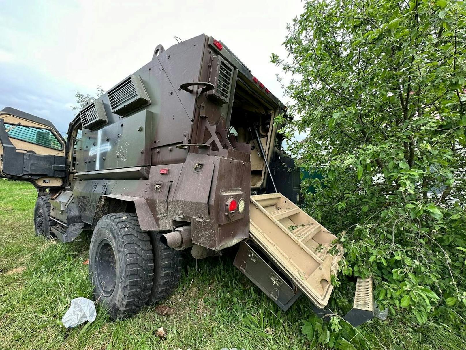 Dieses Fahrzeug wird vom russischen Militär den russischen Partisanen zugeschrieben. Es soll beim Angriff auf die russische Region Belgorod zum Einsatz gekommen sein.