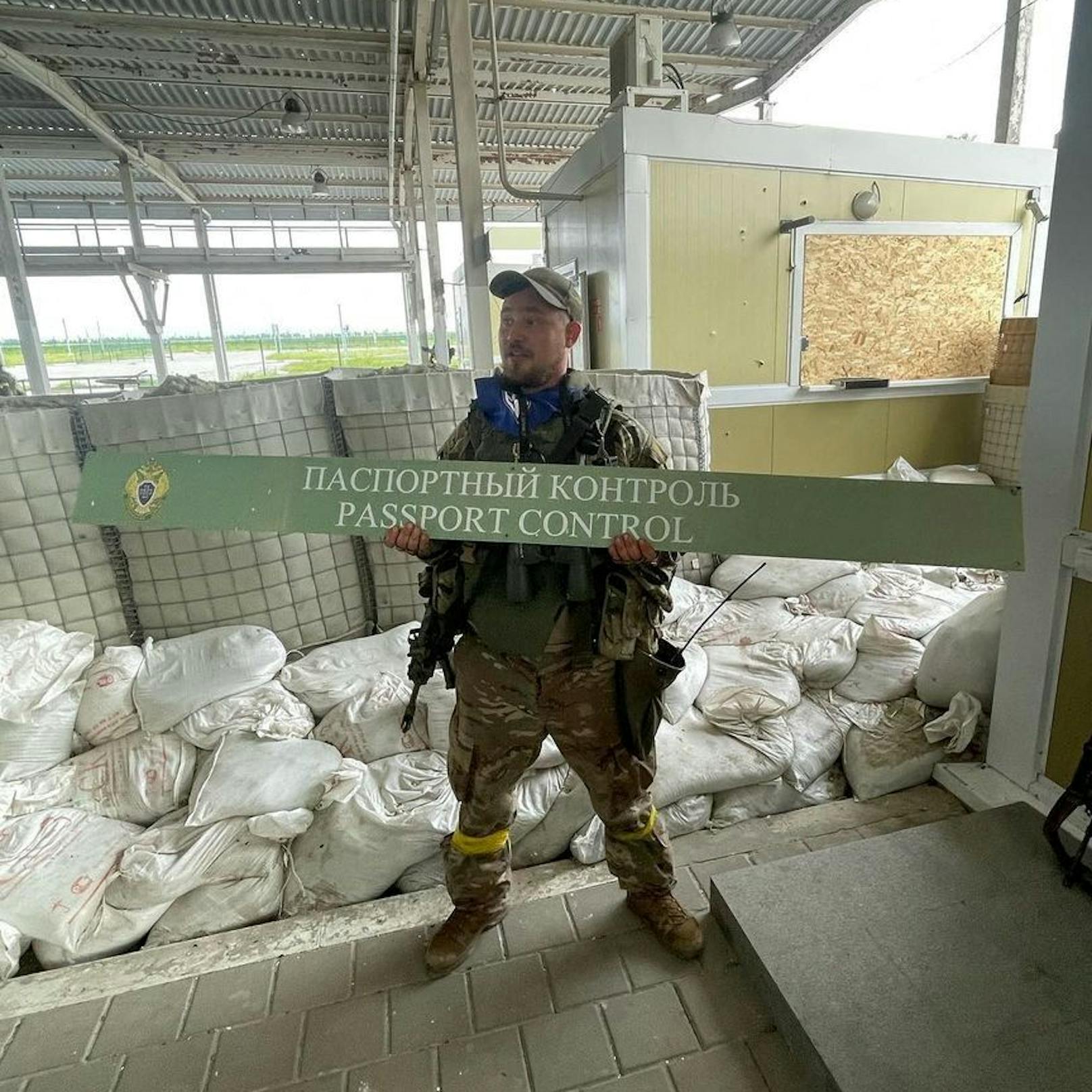23. Mai 2023: Ein Mitglied des russischen Freiwilligenkorps am Grenzübergang Graivoron in der Region Belgorod. 