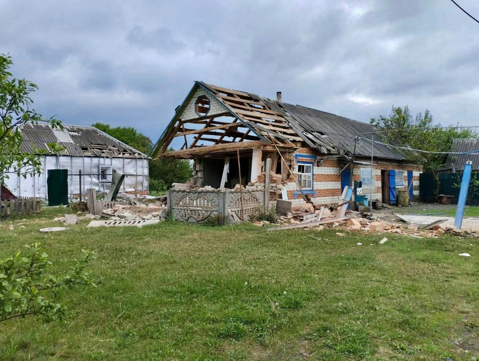Ein zerstörtes Haus in der Region um Belgorod.