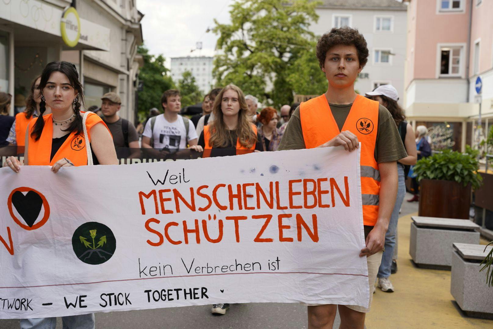 <strong>Graz:</strong> Protest-Marsch der Letzten Generation am 26. Mai 2023 gegen die "Kriminalisierung" ihres Protests in Folge der Razzien in Deutschland.