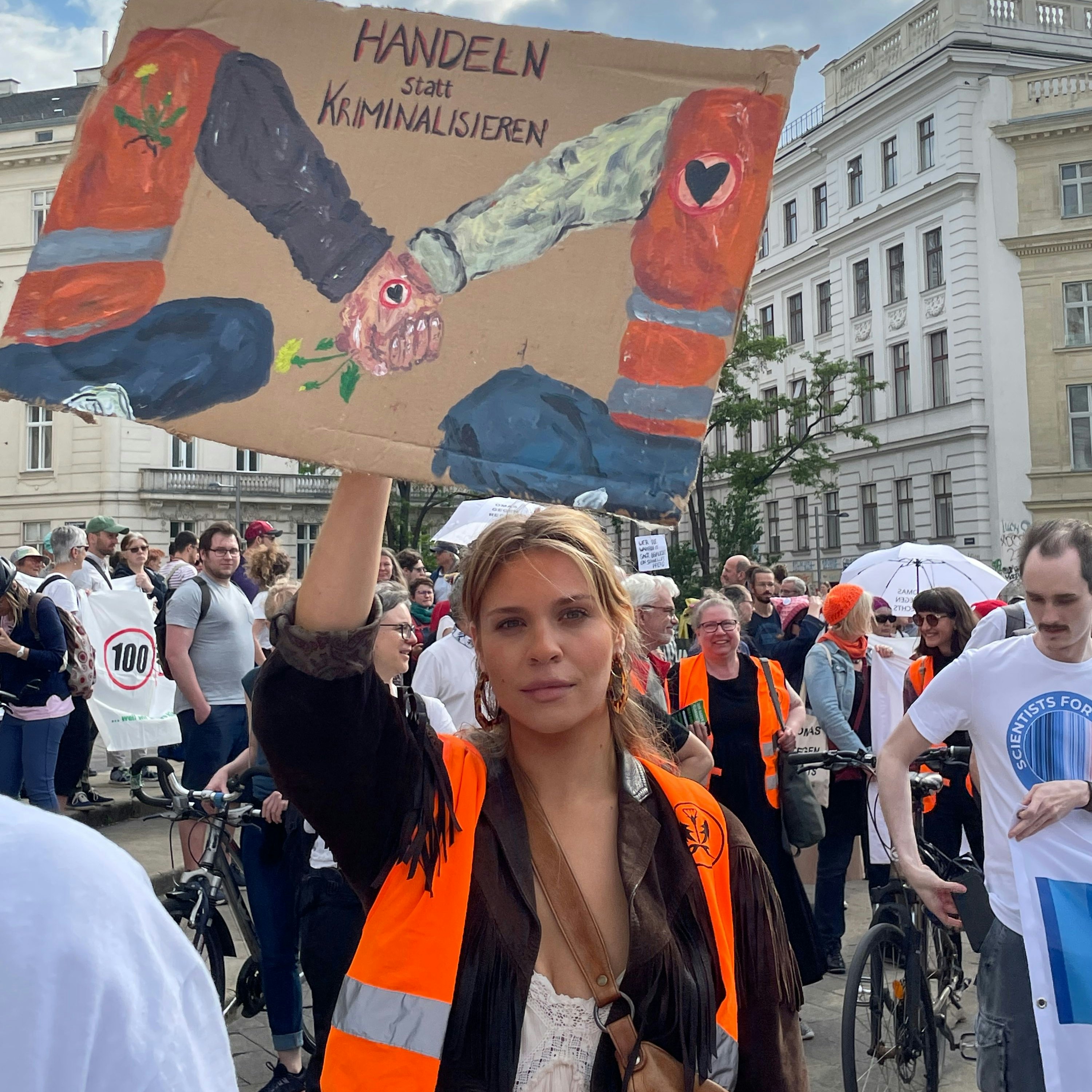 Wien: Protest-Marsch der Letzten Generation am 26. Mai 2023 gegen die "Kriminalisierung" ihres Protests in Folge der Razzien in Deutschland