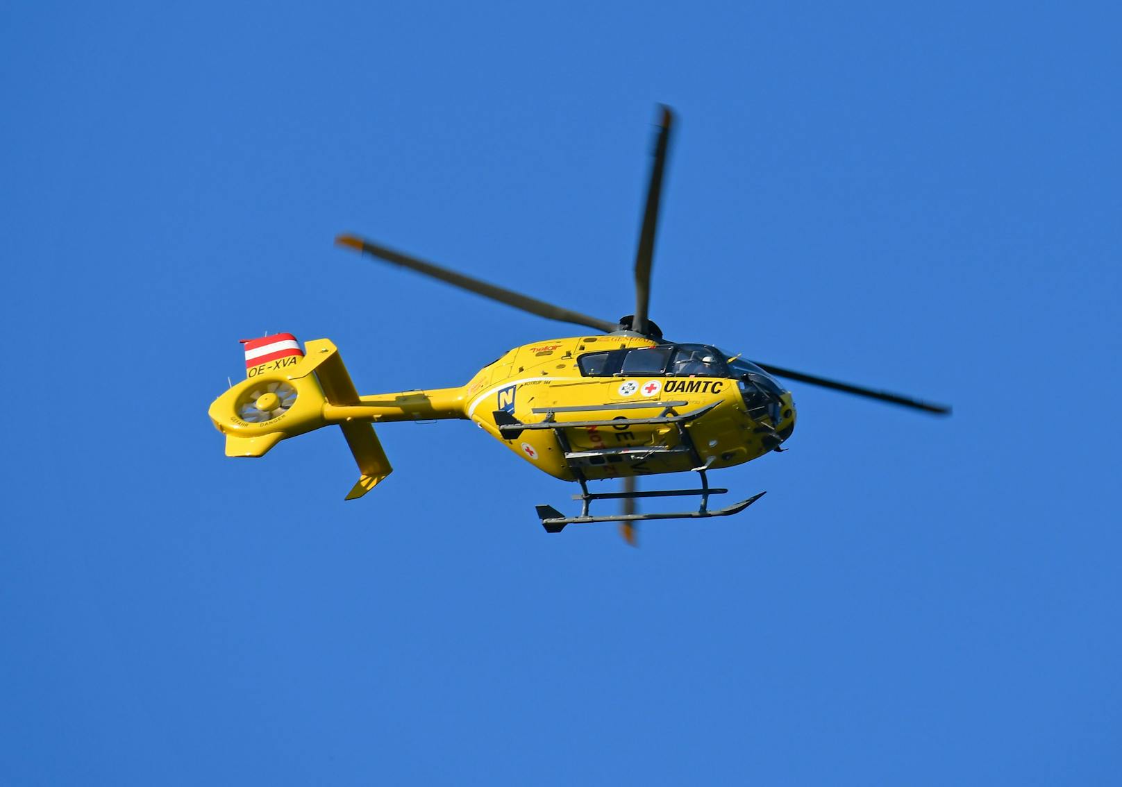 Die 19-Jährige wurde mit schweren Verletzungen ins Landeskrankenhaus Graz geflogen. 