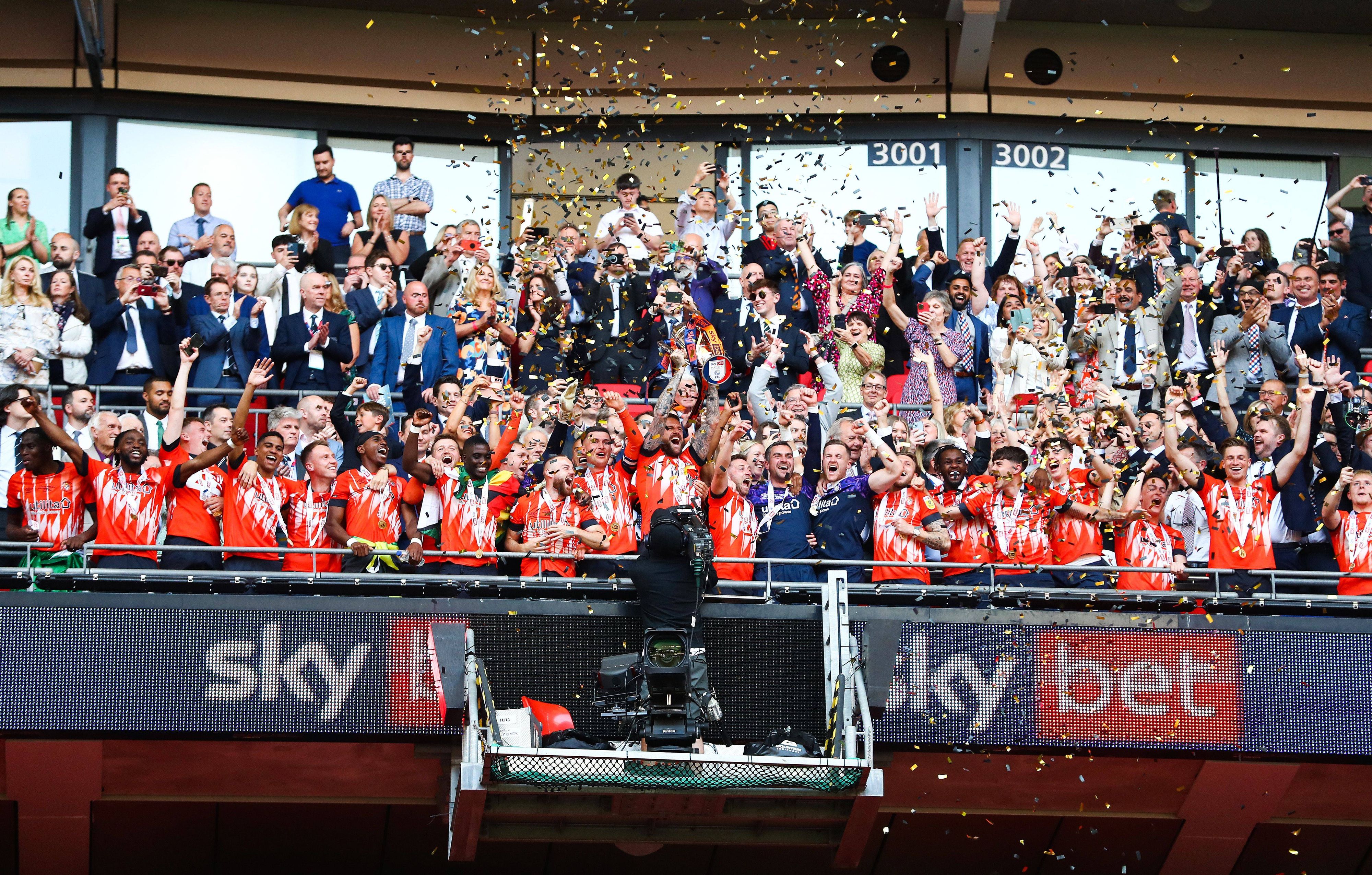 Luton steigt in die Premier League auf