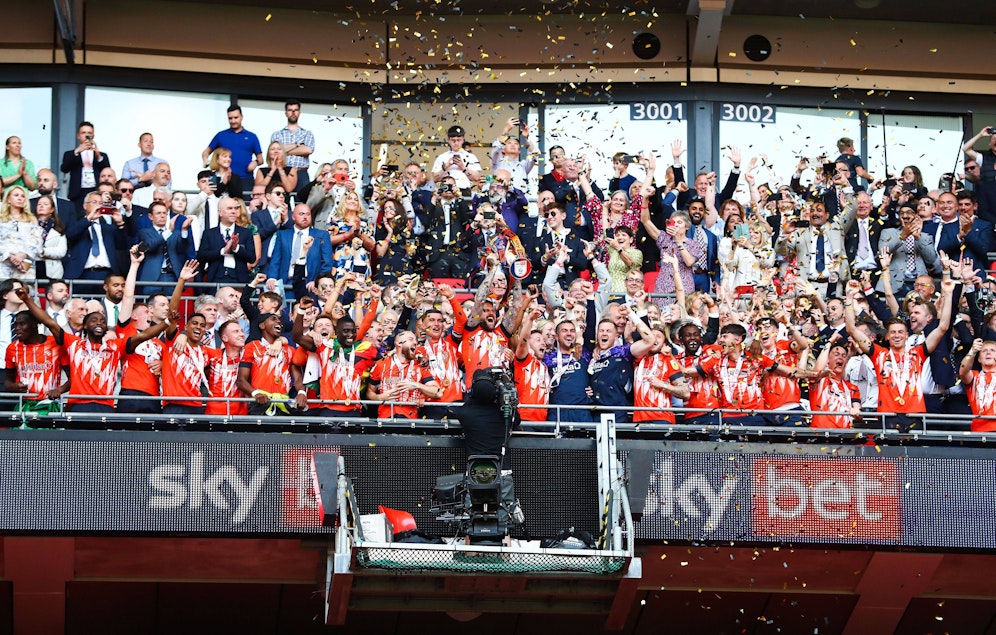 Luton steigt in die Premier League auf