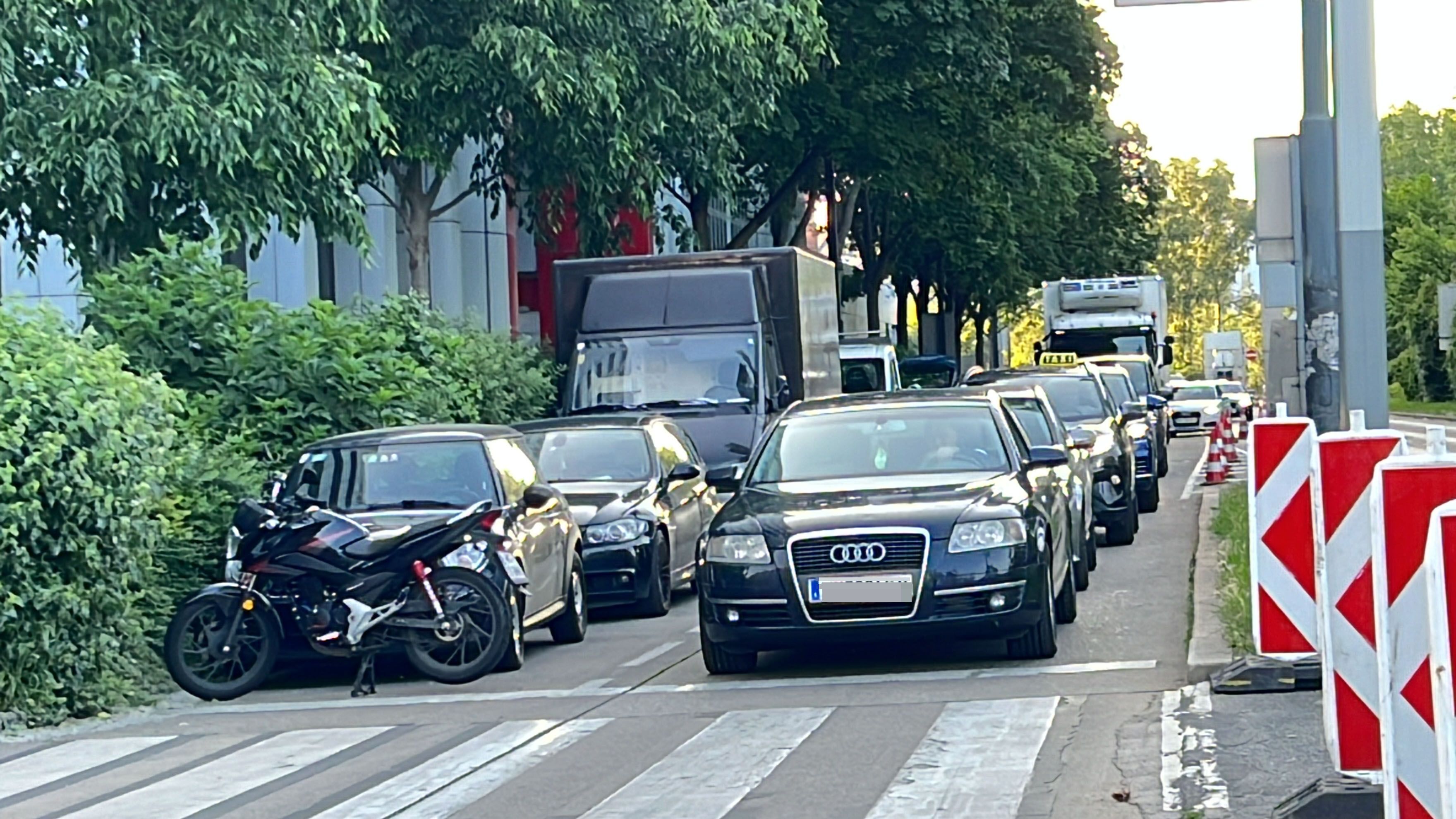 Die Stadionbrücke in Wien ist aktuell in beide Fahrtrichtungen gesperrt. 