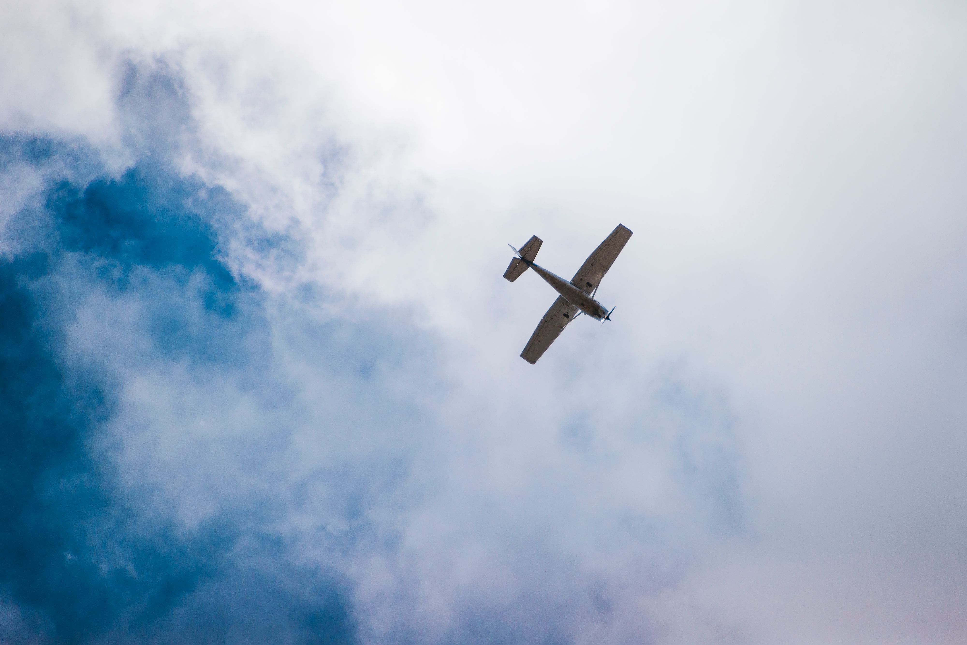 In Salzburg stürzte am Samstag ein Kleinflugzeug mit mutmaßlich zwei Personen an Bord ab. Symbolbild. 