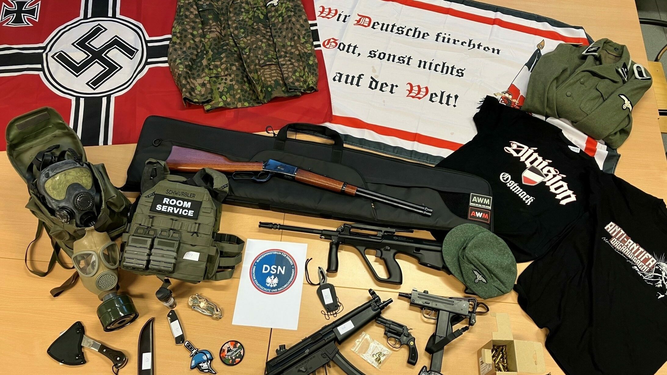 Bei Hausdurchsuchungen wurde von Beamten der DSN einschlägiges Beweismaterial sichergestellt. Archivbild.&nbsp;