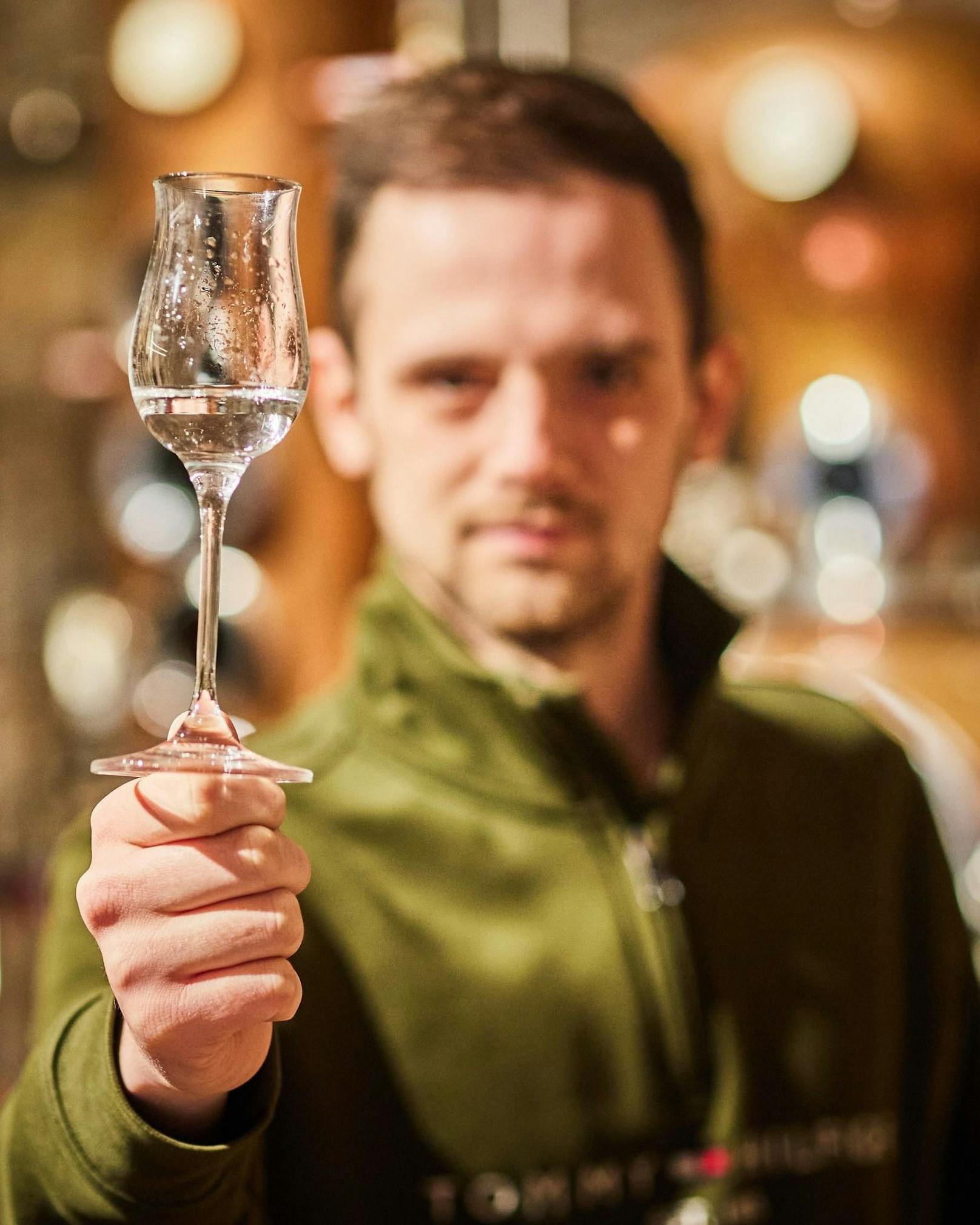 Fabian Sautner von der Tastedillery kreierte mit dem Stadtmarketing Melk den ersten Melker Gin.