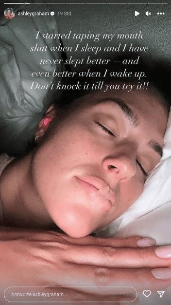 Ashley Graham teilte vor Kurzem, dass sie sich beim Schlafen den Mund zuklebt.