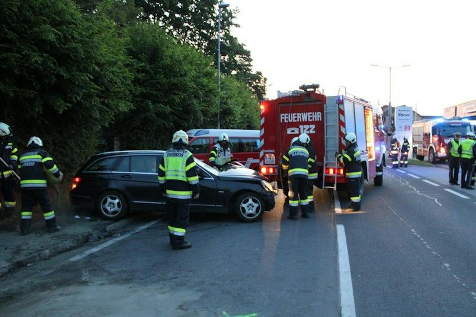 Alko-Lenker (24) crasht in Gegenverkehr – 2 Verletzte
