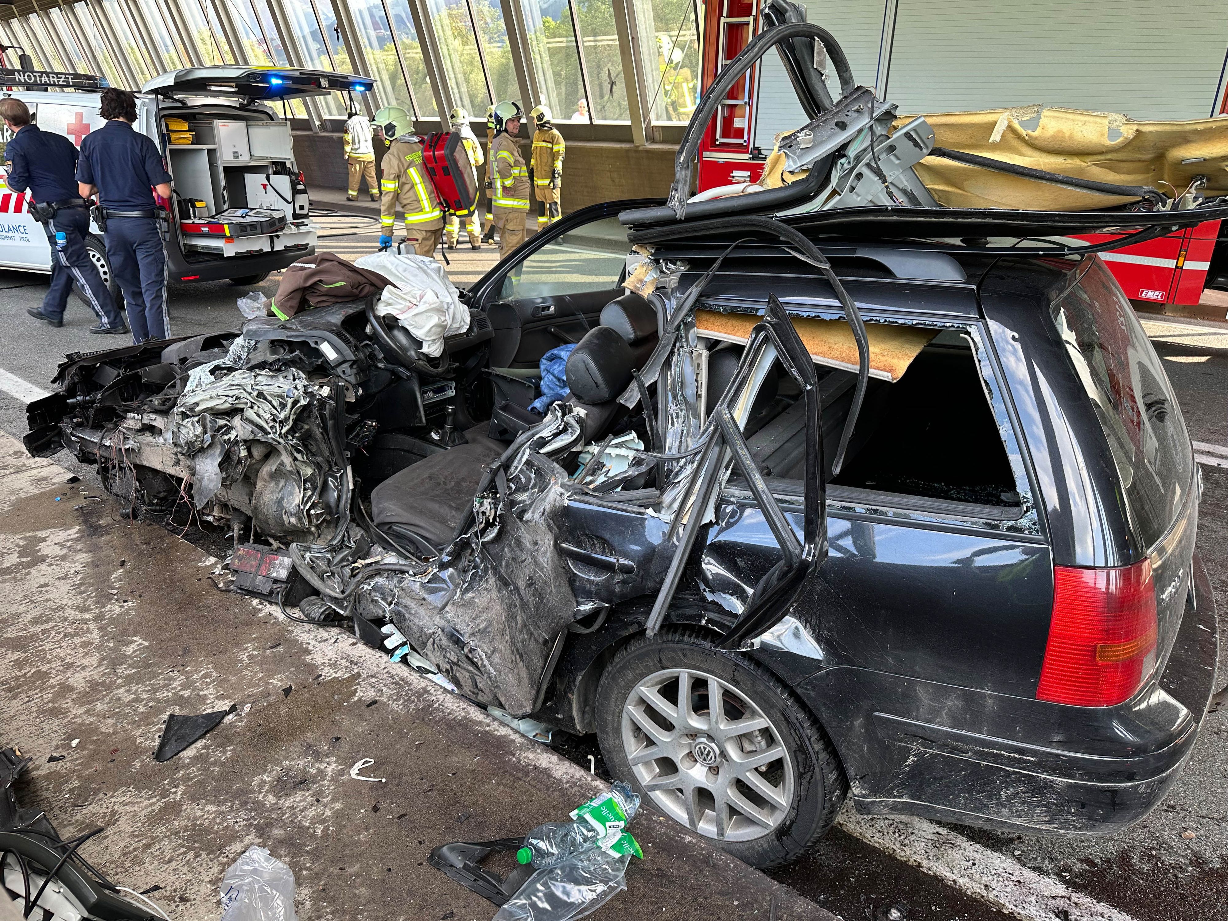 Ried-Stumm-Schwerer Verkehrsunfall im Umfahrungstunnel  -Fotocredit: ZOOM.TIROL 
