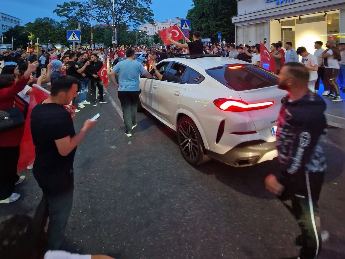 Ausnahmezustand im Wien-Favoriten nach dem Wahlsieg von Recep Tayyip Erdogan.