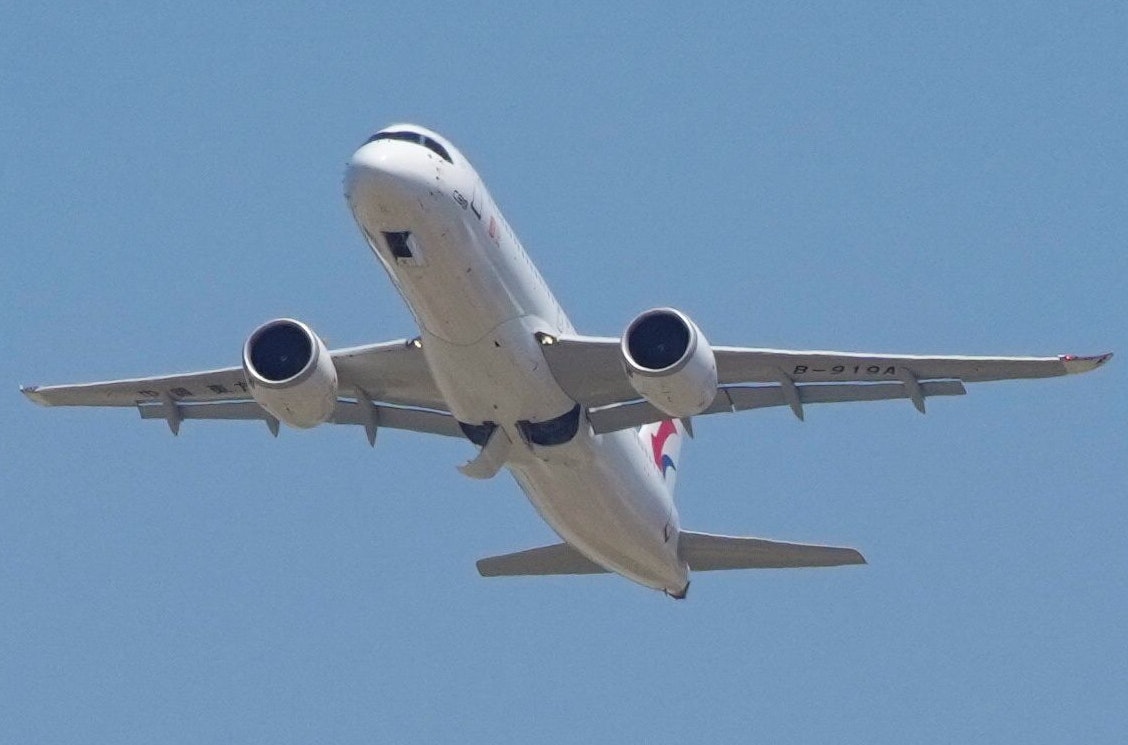 Die C919 beim Start zu ihrem Jungfernflug auf dem Shanghai Hongqiao Airport.