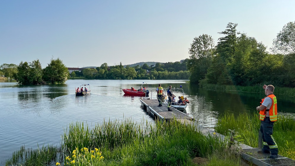 Die Polizei wurde zu einem Badeunfall in einem deutschen Baggersee gerufen. 