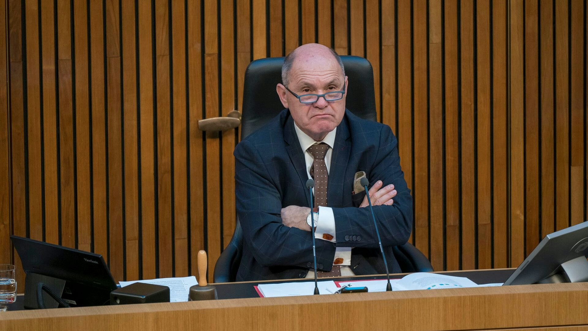 Es hat sich ausgeknipst. Hier darf jetzt nur mehr Sobotka selbst sitzen.