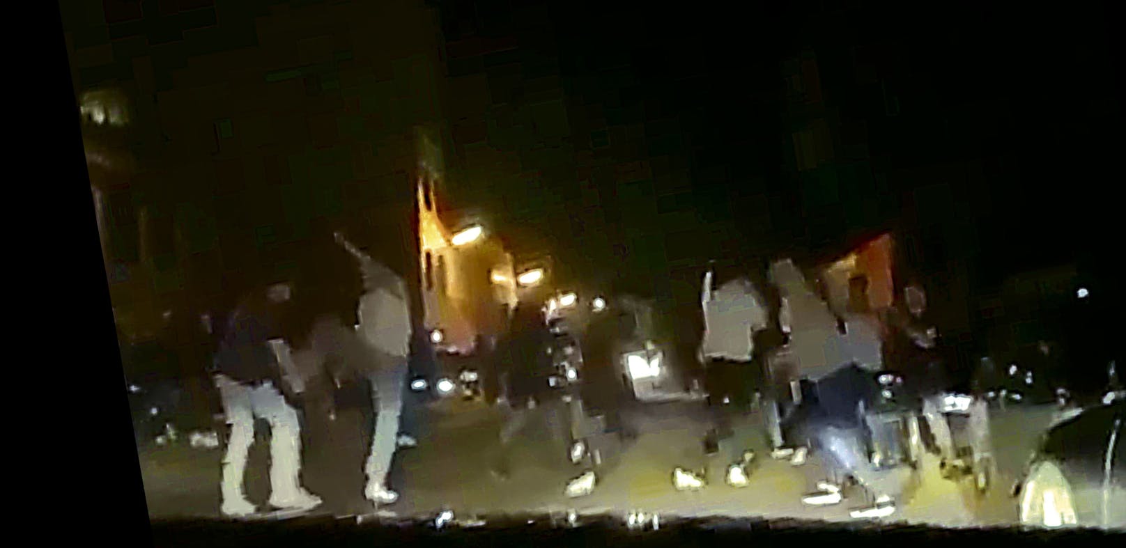 "Sch*** Waffe, Digga!" – Video zeigt Straßenschlacht