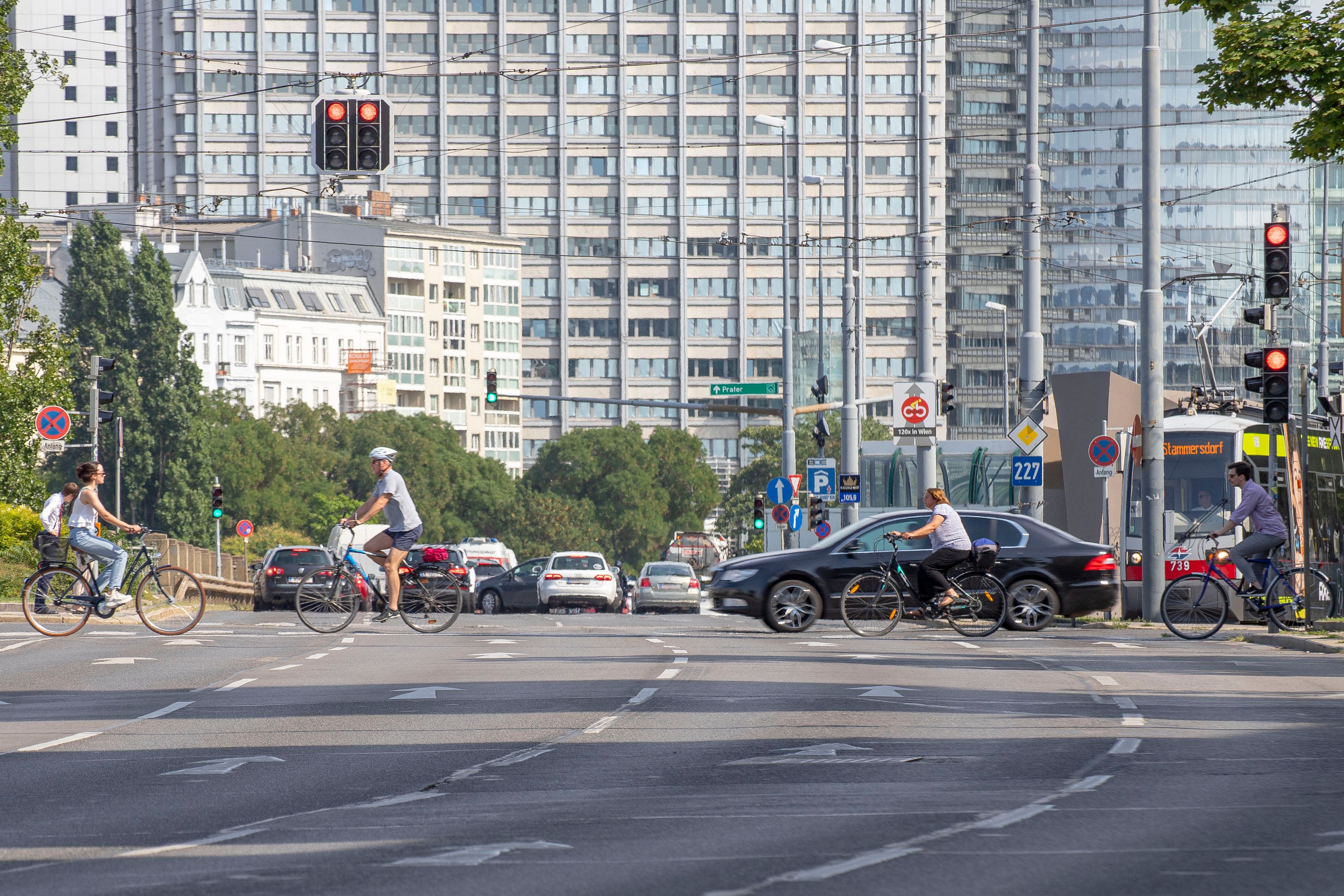 Im Bereich des Donaukanals erwarten Verkehrsexperten im Sommer massive Behinderungen. Archivbild. 