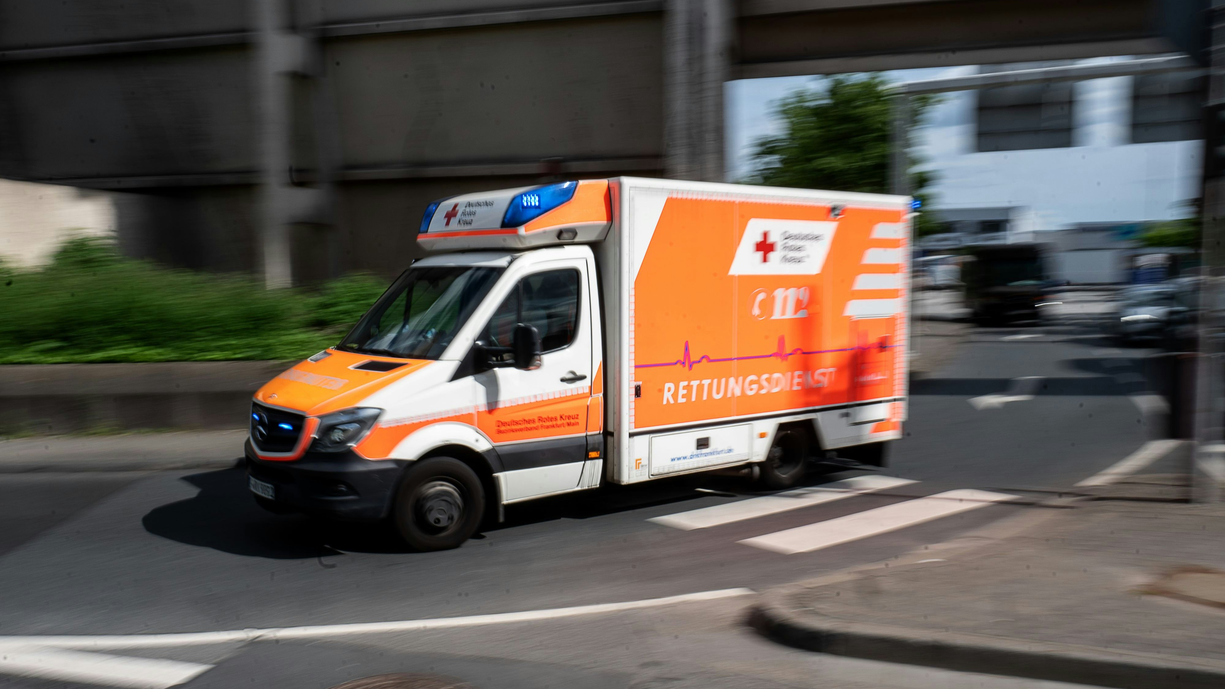 Der Jugendliche wurde nach Wiederbelebungsmaßnahmen in ein Spital gebracht, er erlitt Hirnverletzungen.