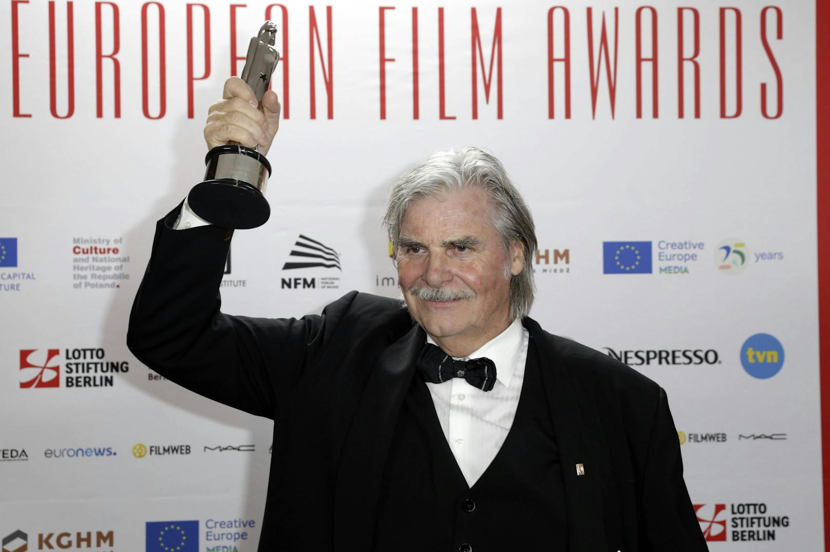 Seine herausragende Leistung brachte ihm die Auszeichnung "Bester Darsteller" beim Europäischen Filmpreis ein.