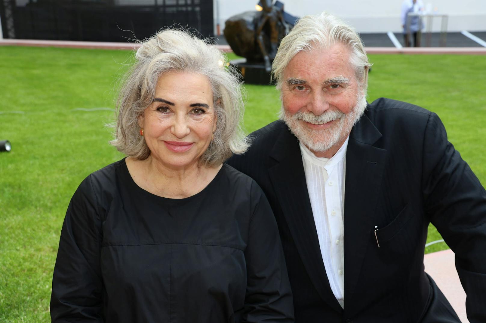 Seit 1989 war Simonischek mit Brigitte Karner verheiratet. Ihre zwei Söhne erhielten ihre musikalische Ausbildung bei den Wiener Sängerknaben.