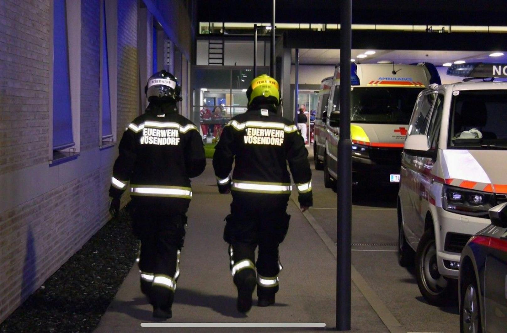 Gegen 1 Uhr früh kam es im Krankenhaus Mödling zu einem Brand. Das Feuer soll nach ersten Informationen im 3. Stock ausgebrochen sein. 10 Feuerwehren standen im Einsatz. Es gab drei Tote zu beklagen.