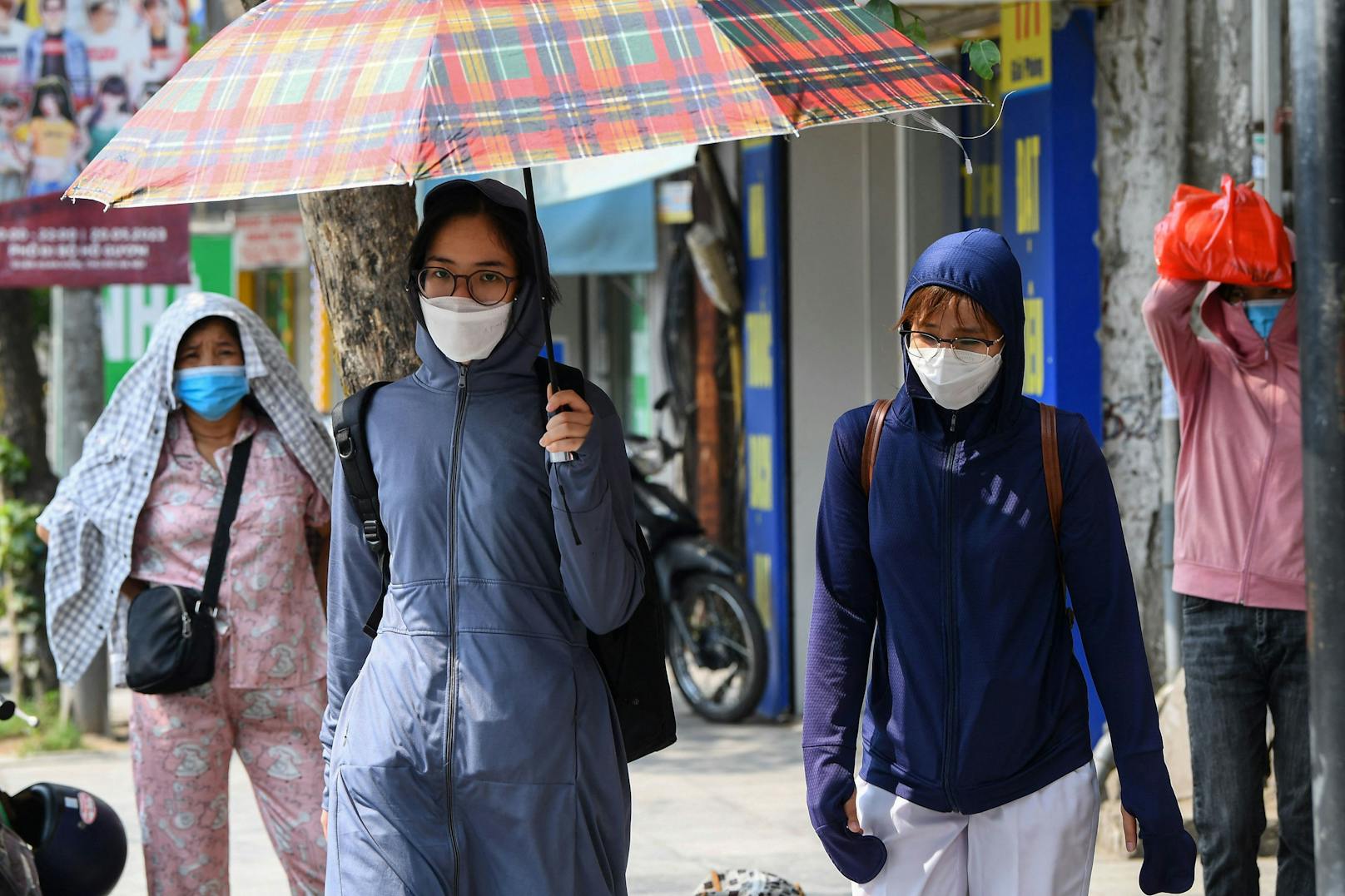 Die vietnamesische Hauptstadt kocht bei 38 Grad im Schatten. Klimaanlagen laufen auf Hochtouren und zwingen beinahe das Stromnetz in die Knie.