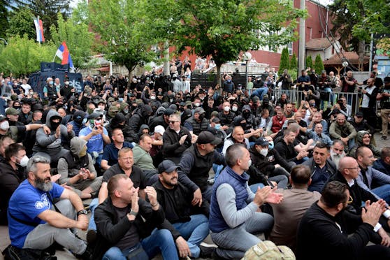 Seit Beginn der Woche nimmt die Gewalt-Spirale im Nordkosovo wieder an Fahrt auf.