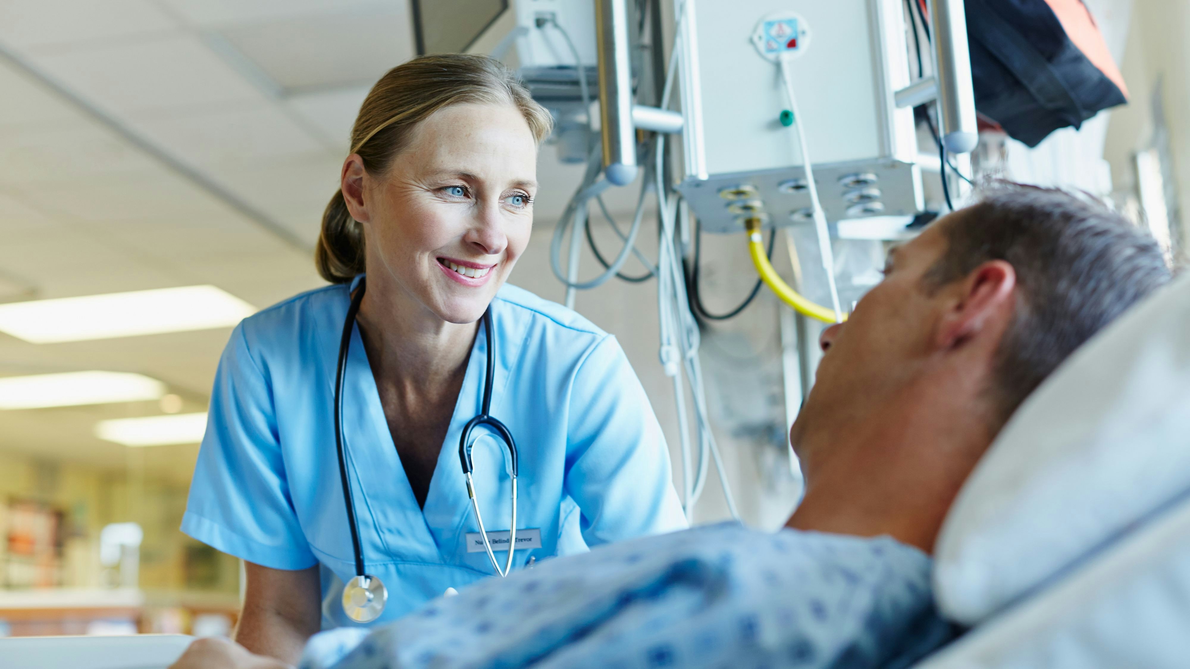 Mehr Geld für Pflege- und Krankenhausbedienstete.