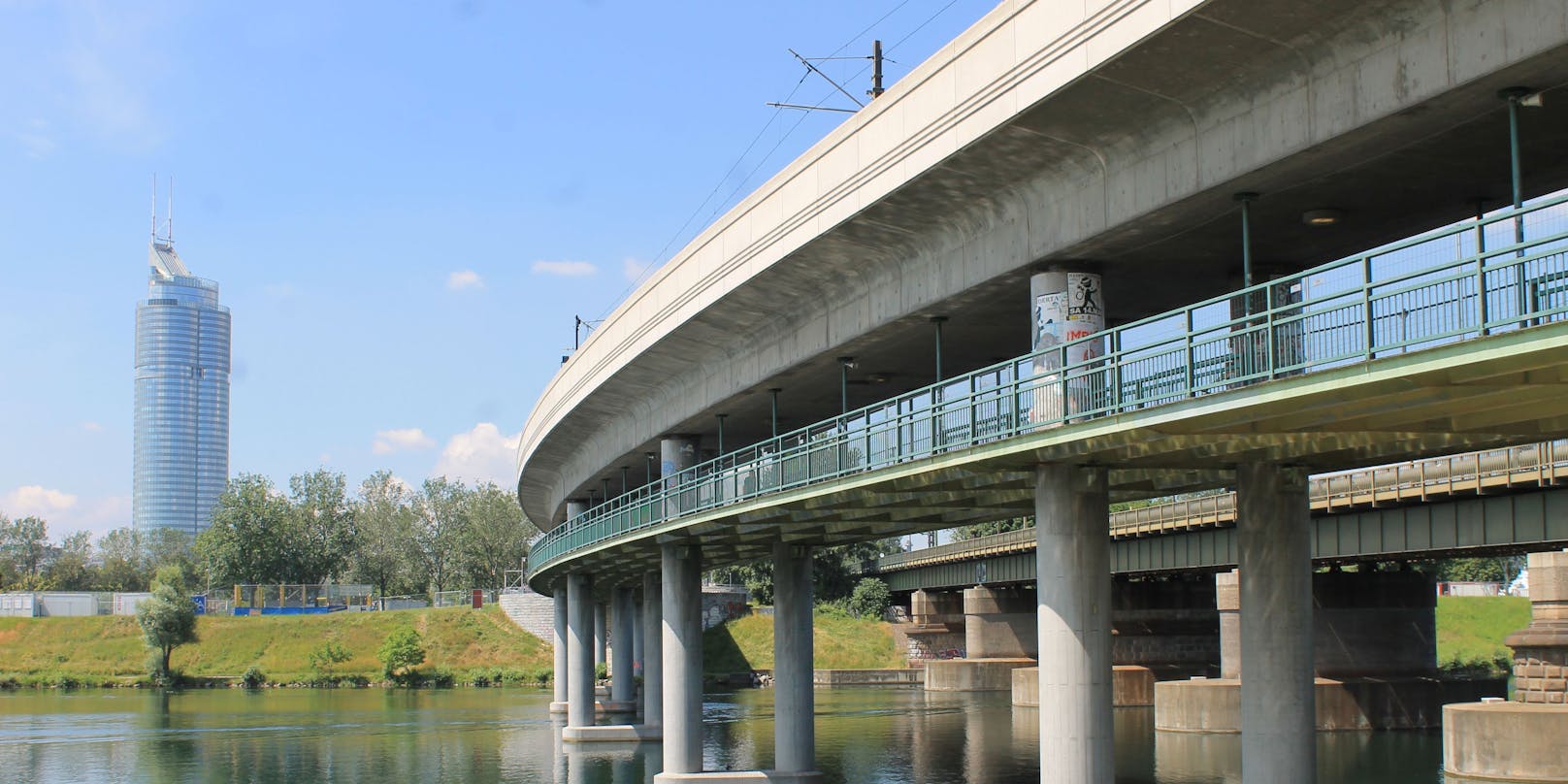 Der Georg-Danzer-Steg – von dieser Brücke sprang der Mann in die Donau