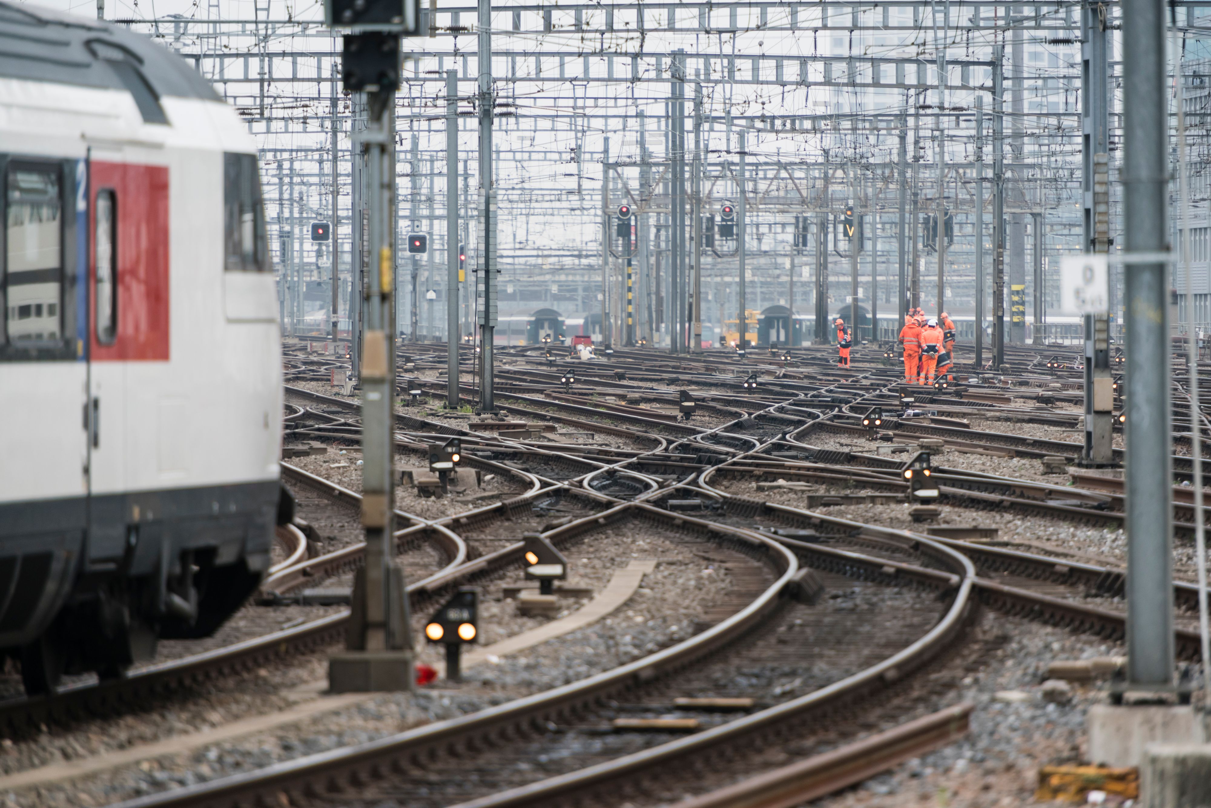 In Zürich wäre es auf dem Bahnsteig des Bahnhofs Hardbrücke beinahe zu einer Katastrophe gekommen. Symbolbild.. 