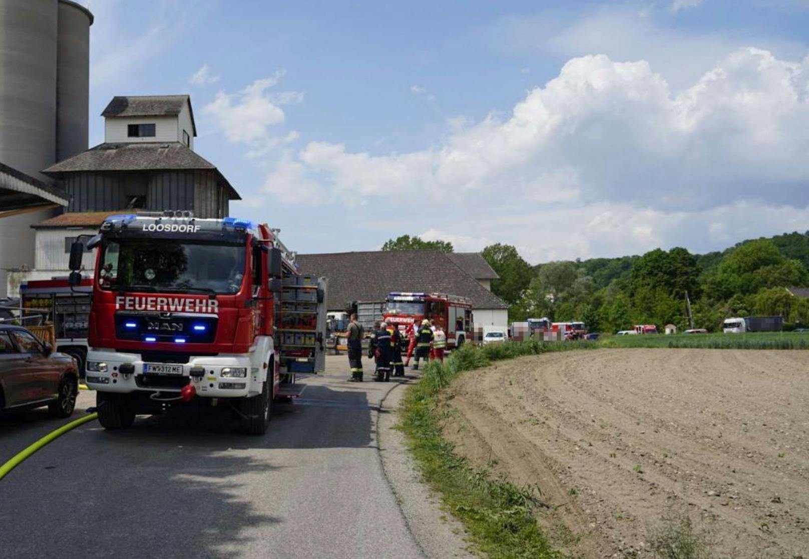 Großeinsatz bei Containerbrand in NÖ