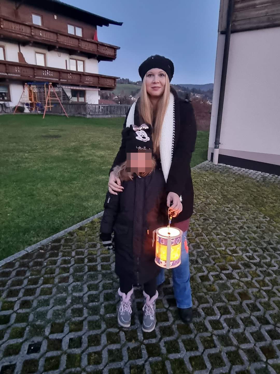 Mutter Ina-Nadine A. (26) mit ihrer sechsjährigen Tochter.