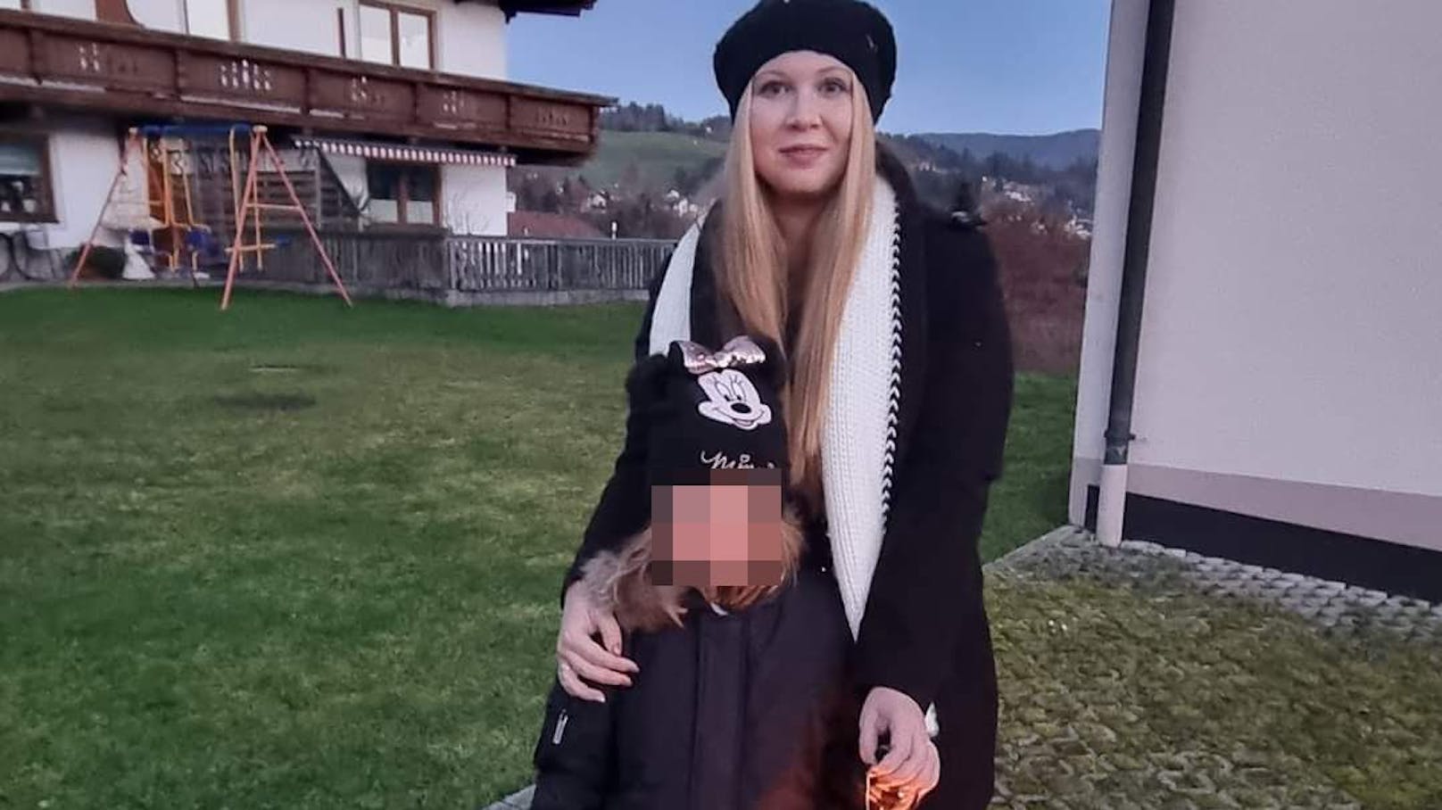 Mutter Ina-Nadine A. (26) mit ihrer sechsjährigen Tochter.