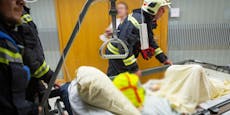 Video! Hier rettet Feuerwehr Patienten aus Brandhölle