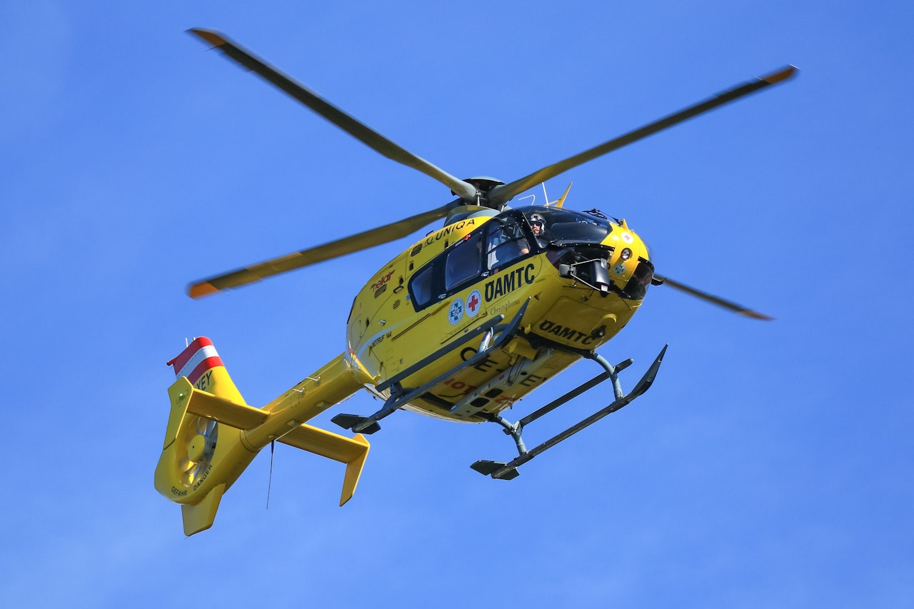 Heute.at - Vater und Sohn von Traktor eingeklemmt – Lebensgefahr
