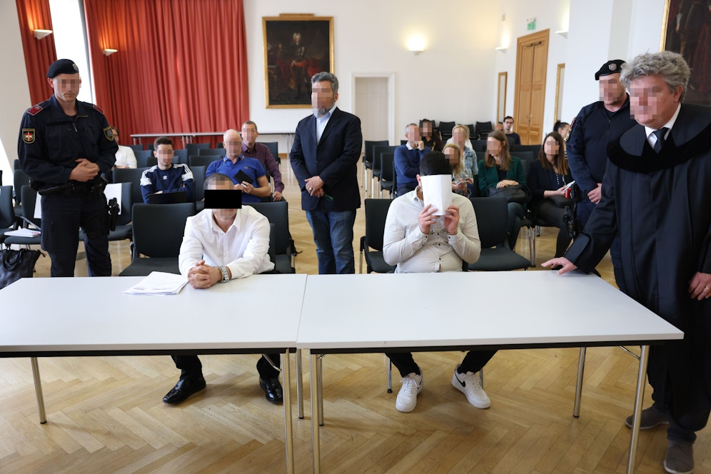 Die beiden Veurteilten bei der Berufungsverhandlung.