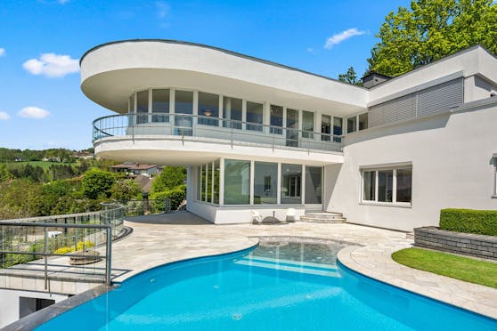 Die sogenannte "Villa Rosenbauer" in Linz wird derzeit um 5,6 Millionen Euro angeboten.