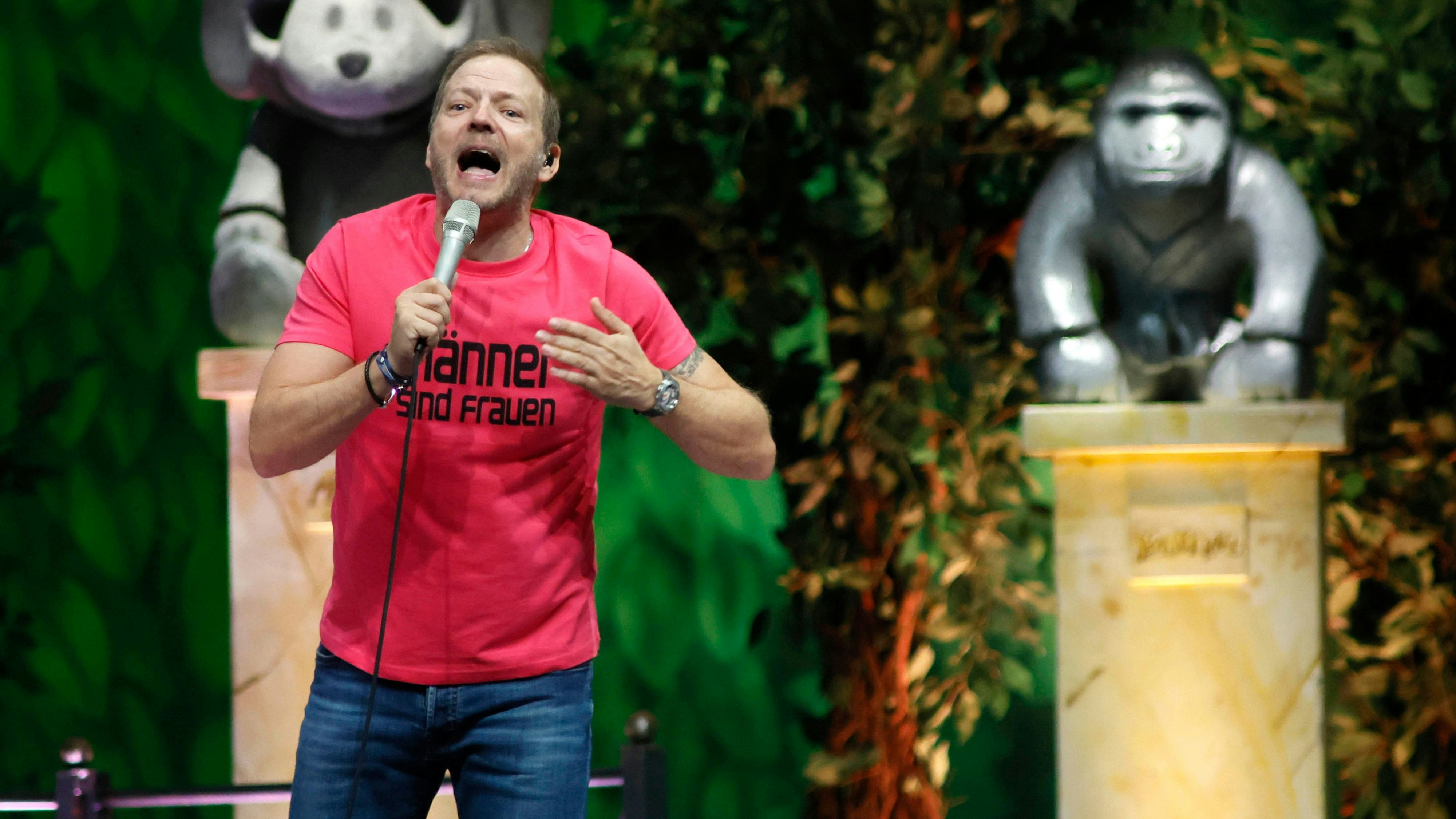 Download von www.picturedesk.com am 31.05.2023 (12:57).  ACT Auftritt von Maria Barth in Erfurt -- Mario Barth mit seinem Programm 'Männer sind Frauen, manchmal aber auch vielleicht' live in der Messehalle. Erfurt, 11.11.2022 - 20221111_PD16742 - Rechteinfo: Rights Managed (RM)