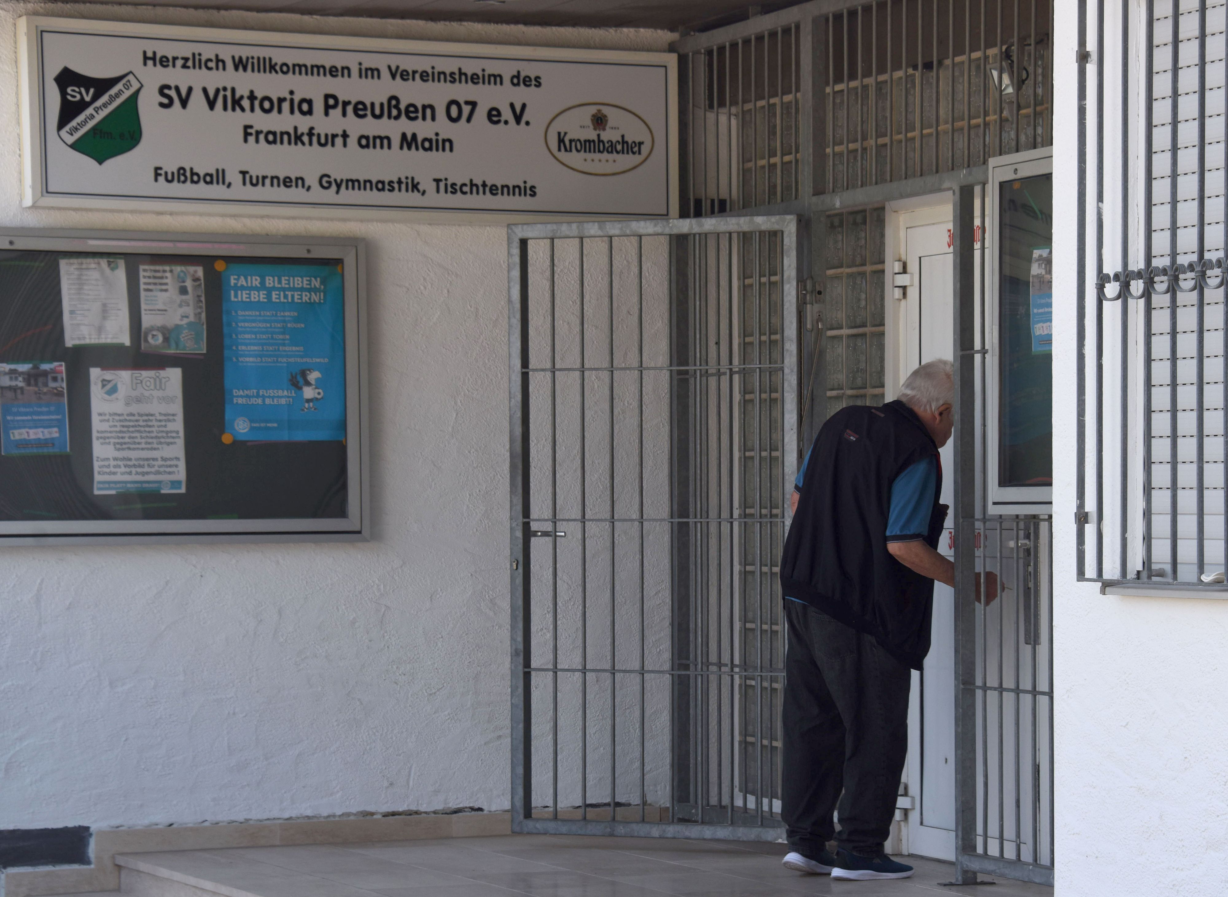 Auf dem Gelände des SV Viktoria Preußen wurde am Pfingstsonntag ein 15-jährige Fußballer brutal attackiert. Später wurde der Berliner für hintot erklärt.