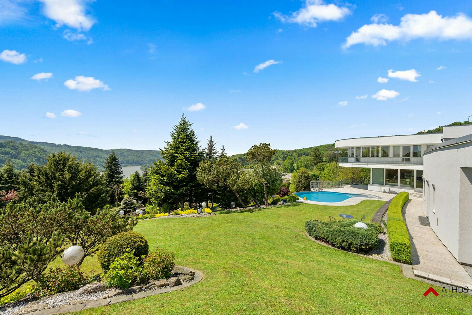 Die so genannte "Villa Rosenbauer" in Linz wird derzeit um 5,6 Millionen Euro angeboten.