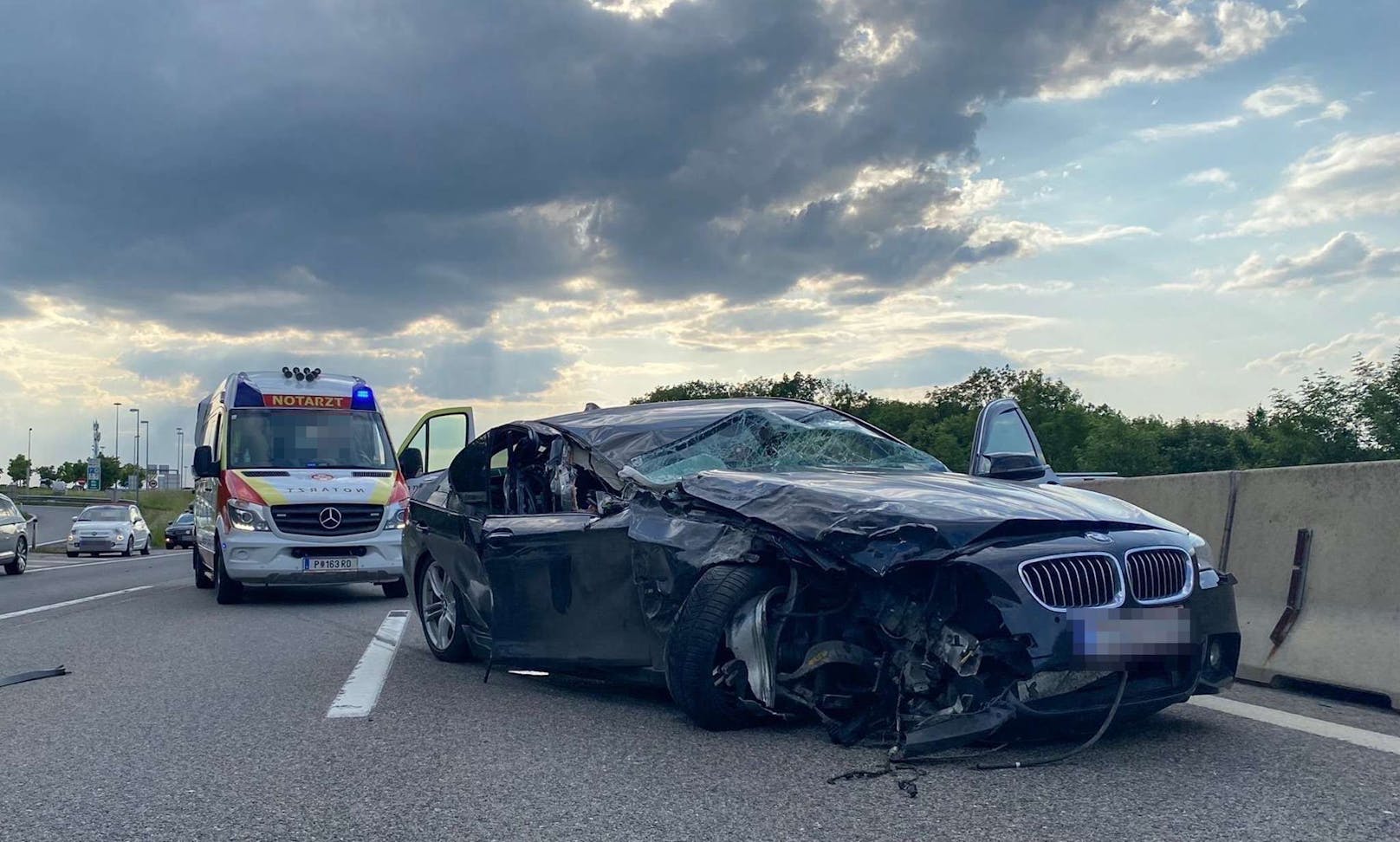 Auf der A1 in Fahrtrichtung Wien bei Völlerndorf ereignete sich am späten Dienstagnachmittag ein schwerer Auffahrunfall.