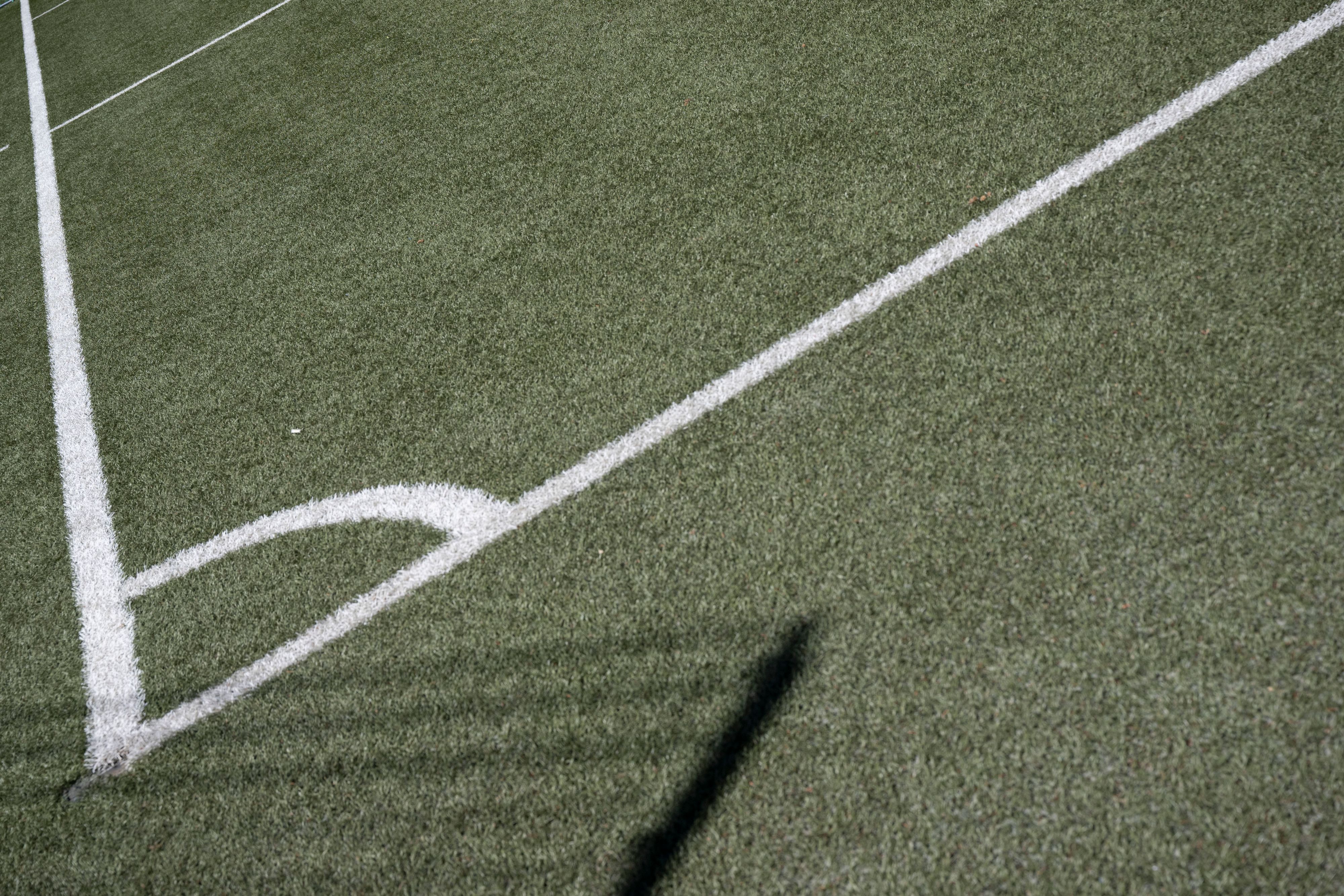 Download von www.picturedesk.com am 31.05.2023 (13:43).  31 May 2023, Hesse, Frankfurt/Main: The soccer field of the SV Viktoria Preußen e.V. in the Frankfurt district of Eckenheim. After a soccer tournament last Sunday, a 15-year-old player from Berlin had been seriously injured by a 16-year-old from France by blows to the head. Now the 15-year-old has been declared brain dead. Photo: Boris Roessler/dpa - 20230531_PD3187 - Rechteinfo: Rights Managed (RM)