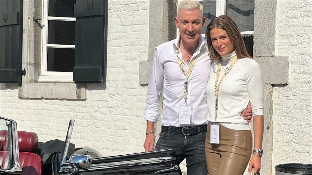 H.P. Baxxter zeigt sich mit seiner neuen Freundin Sara.