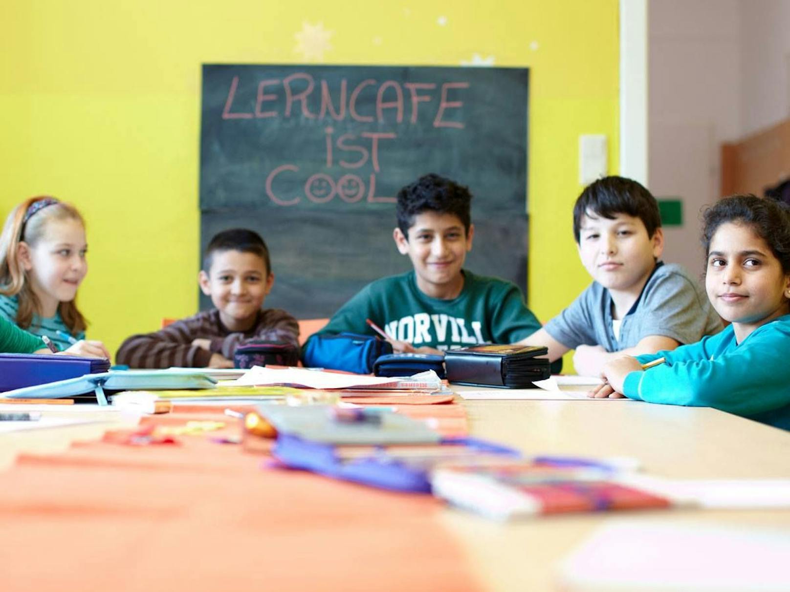 Im Lerncafé St. Pölten wird gemeinsam Hausaufgaben gemacht und gemeinsam für Schularbeiten und Tests gelernt.