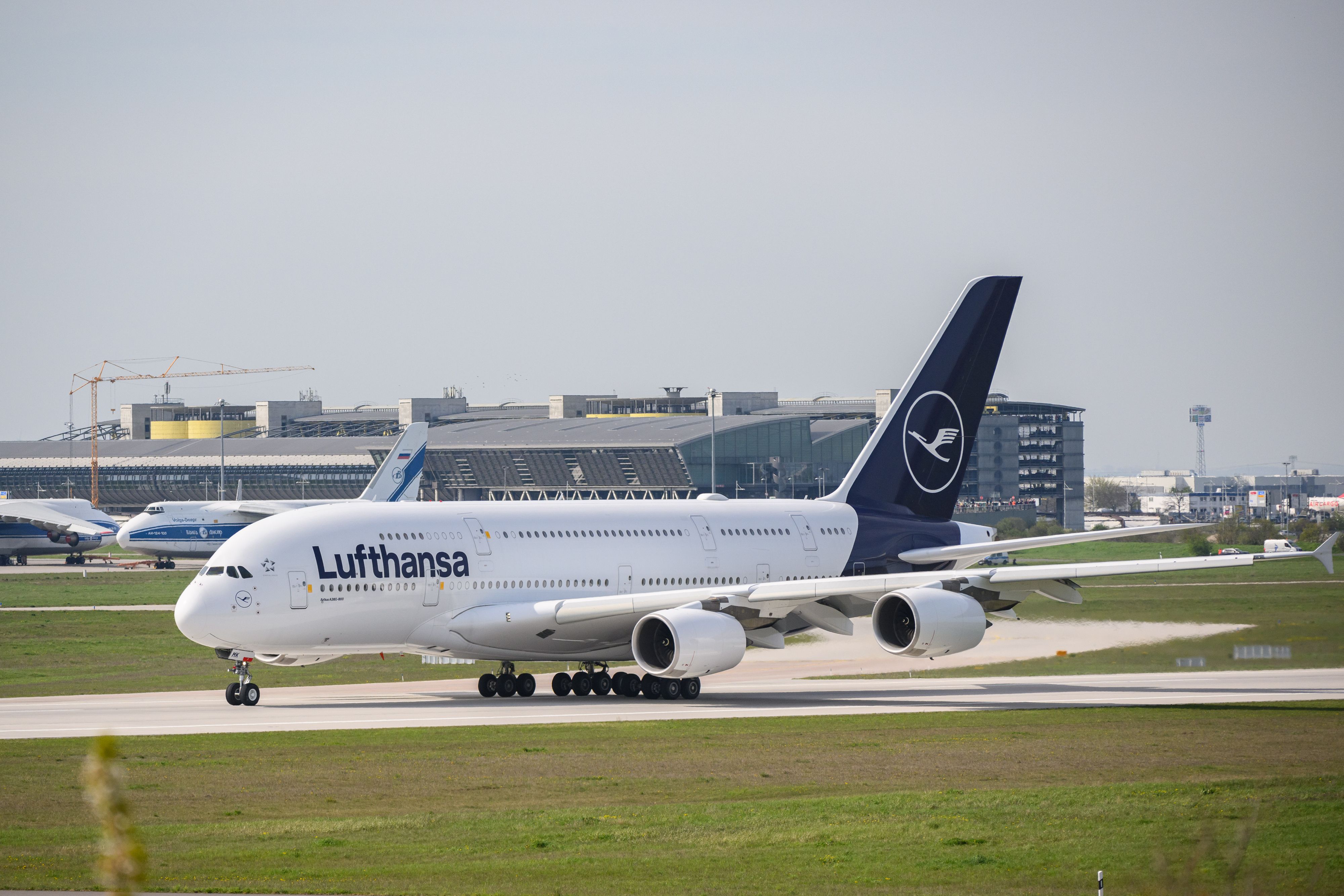 Der Airbus A380 ist mit einer Sitzplatzkapazität von bis zu 509 Passagieren das größte Passagierflugzeug der Welt.