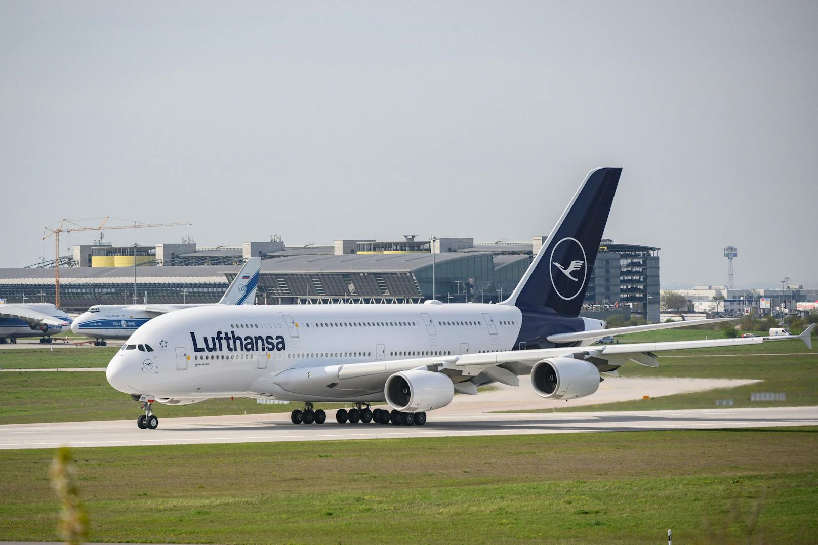 Lufthansa lässt Riesenflieger A380 wieder abheben